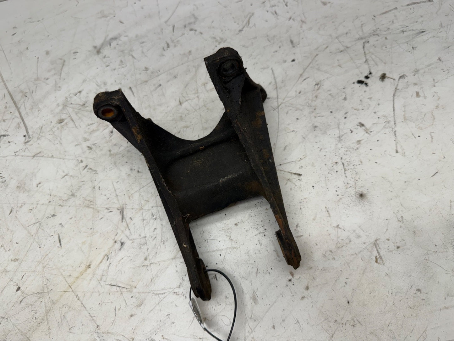 87-95 Jeep Wrangler YJ 2.5 4 Cyl Driver Side Motor Mount Bracket Left Engine OEM