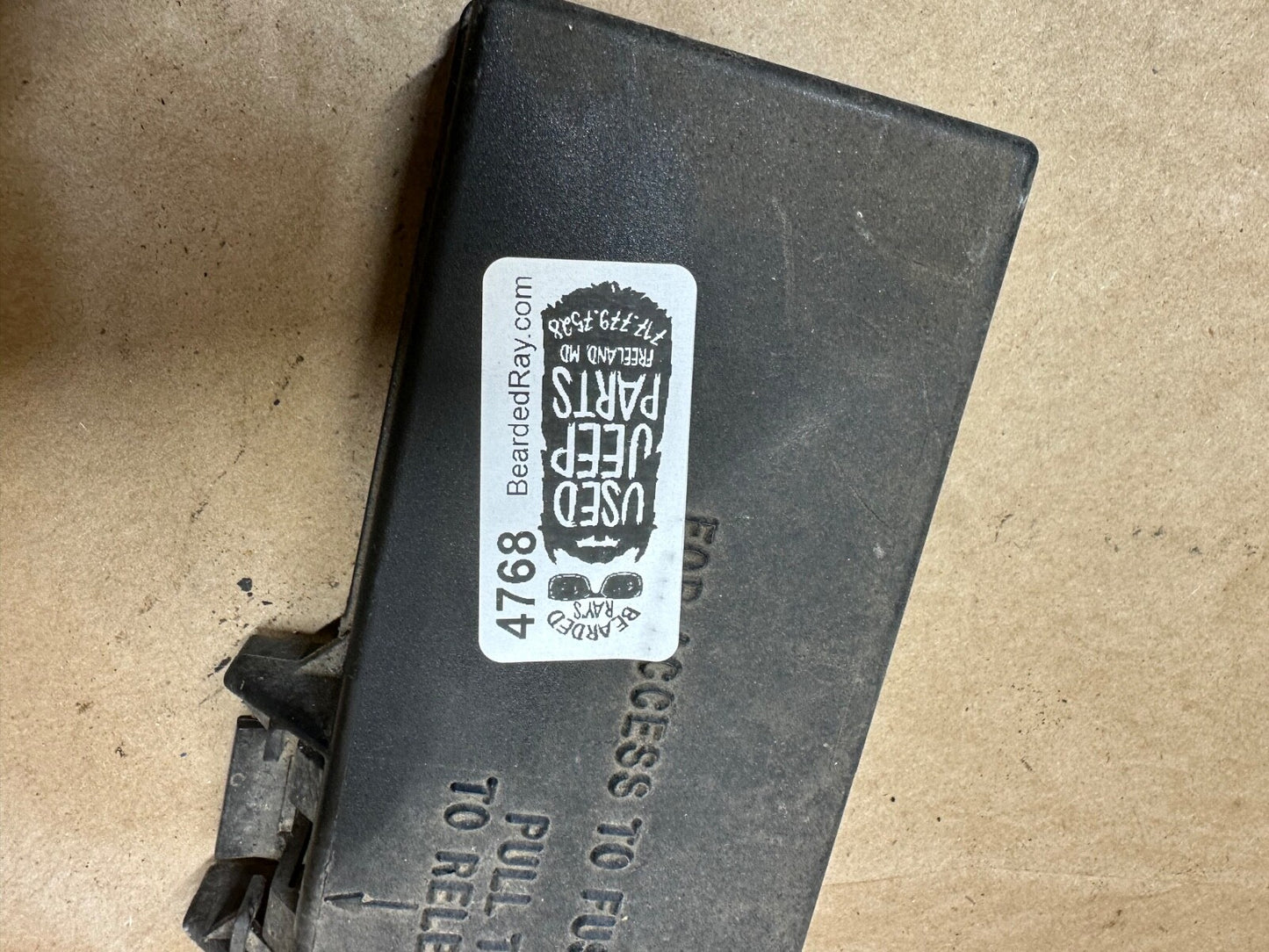 Jeep Cherokee XJ 97-01 Power Distribution Fuse Box Block Lid Cover Underhood OEM