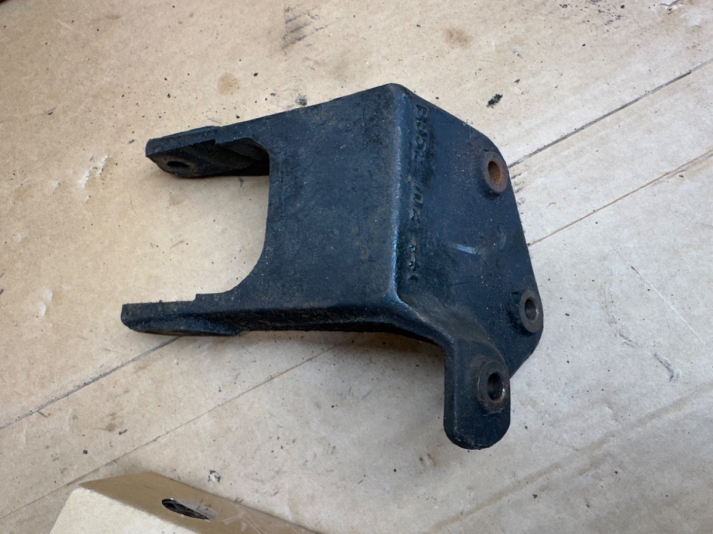 87-98 Jeep Wrangler YJ TJ Engine Mount Bracket Driver Side 8952002441 Left 4.0L
