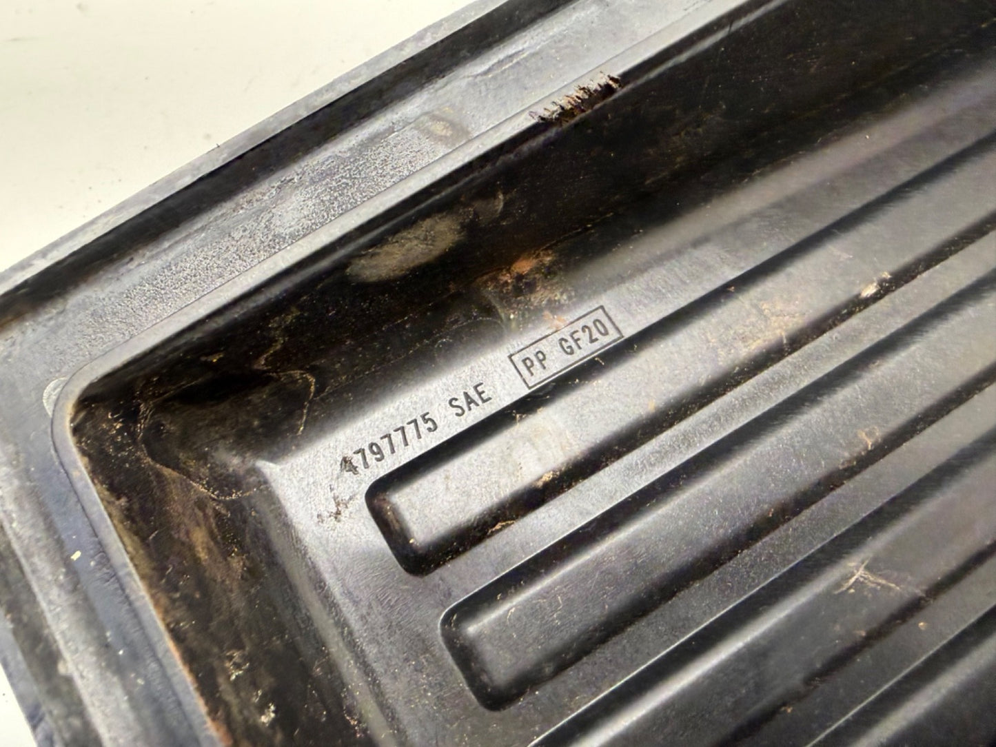 Jeep Wrangler TJ 97-04 Air Cleaner Box Lid 2.5L 4 Cyl 4.0L 6 Cyl Filter Housing