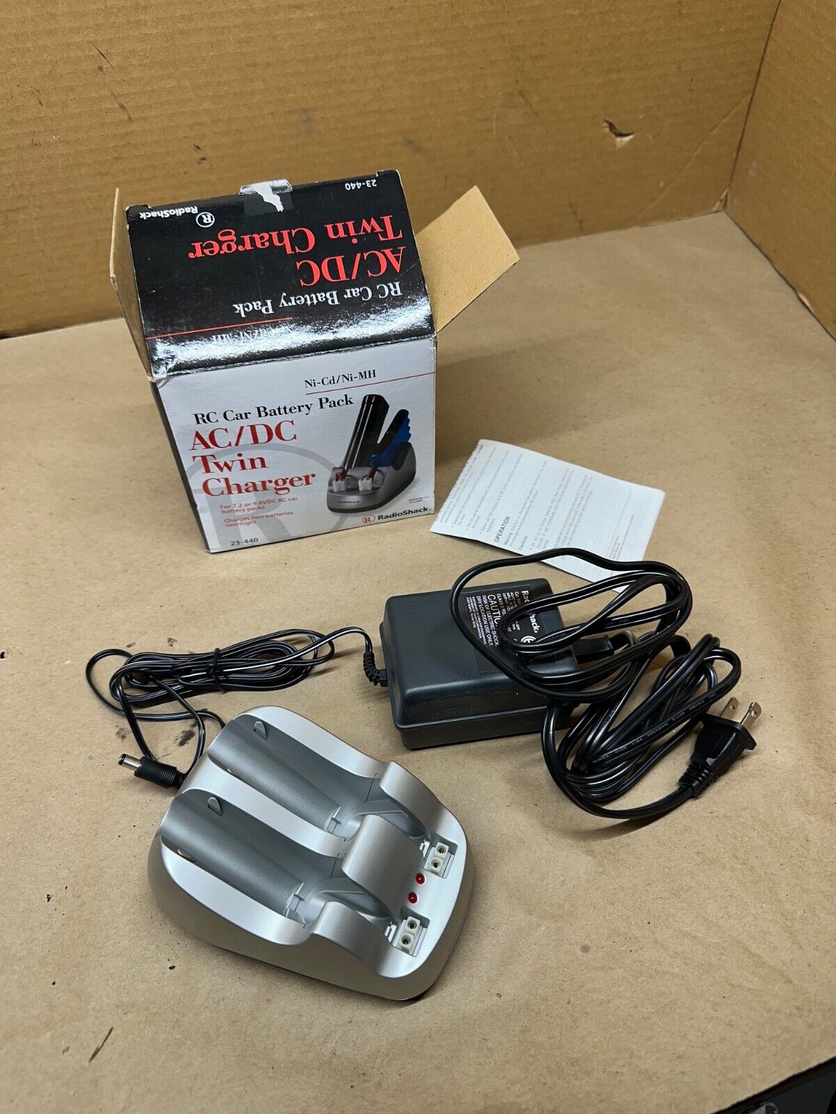 Vintage Radio Shack - Twin Ni-Cd/Ni-MH Racing Battery Pack AC Charger 23-440
