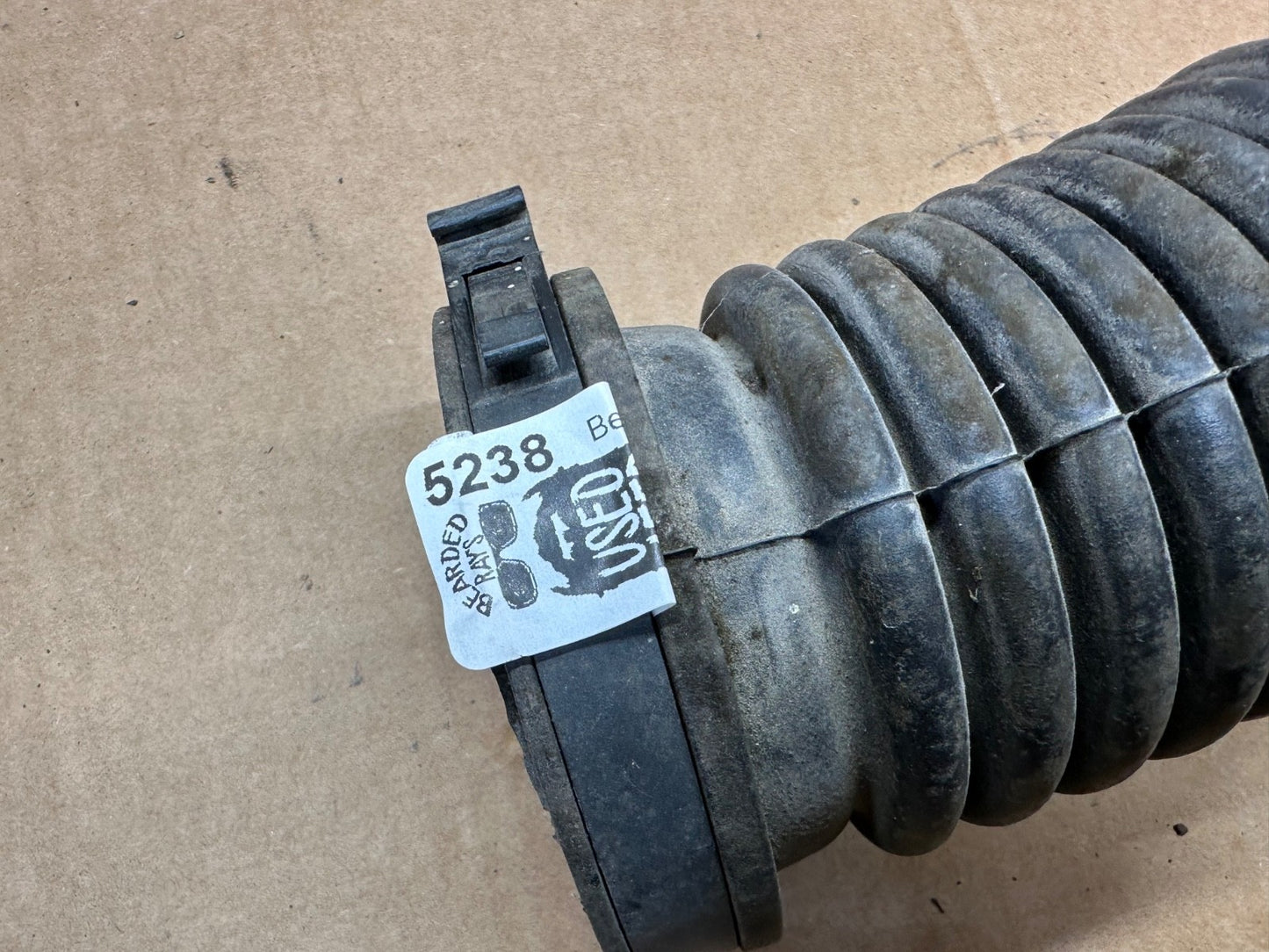 Jeep Cherokee XJ 1991-01 4.0 Liter intake Air Cleaner tube Filter Connector Hose