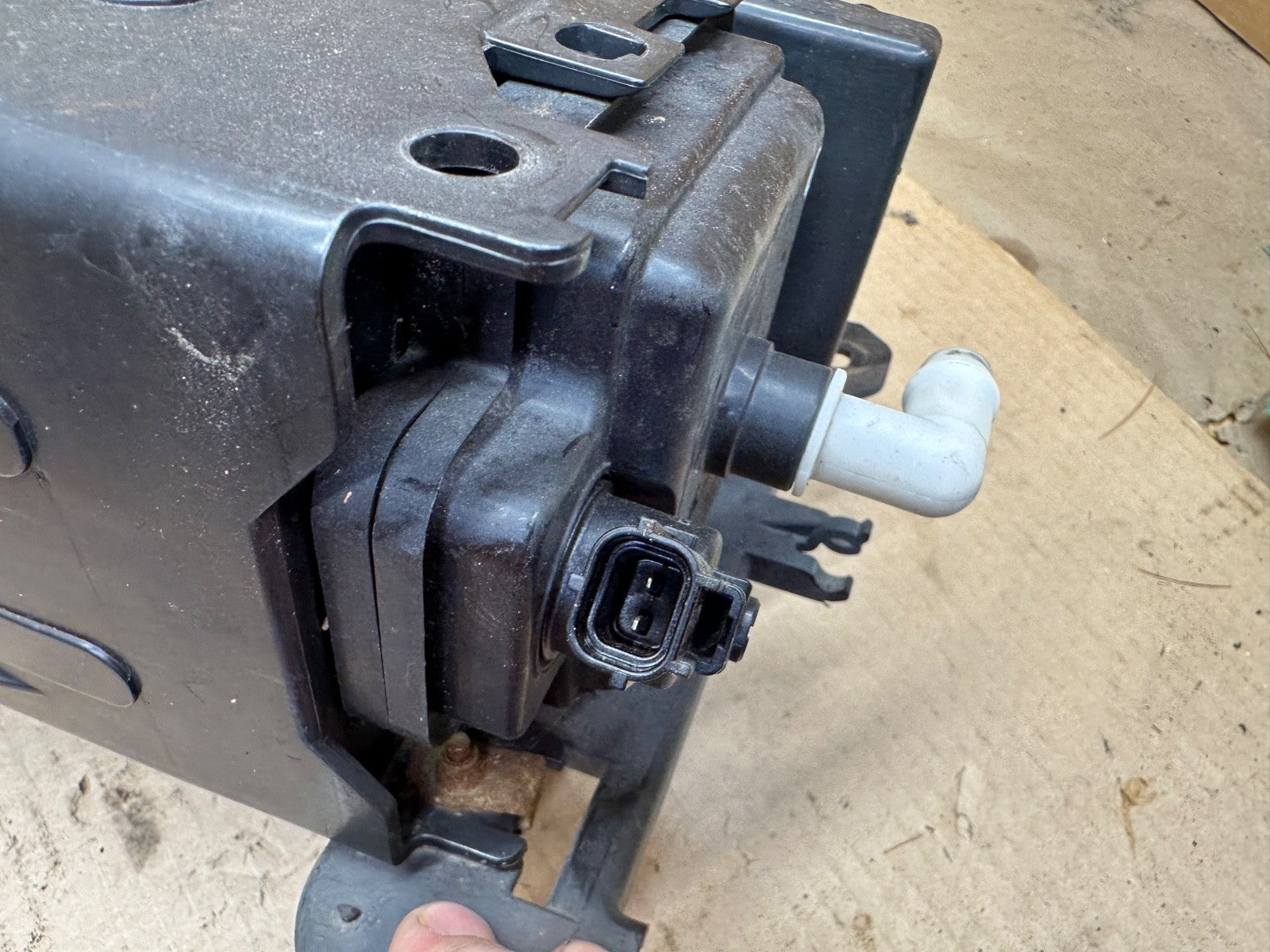2013 FORD E150 VAPOR CHARCOAL CANISTER 9U5A-9D653-AB OEM Econoline Van Plastic