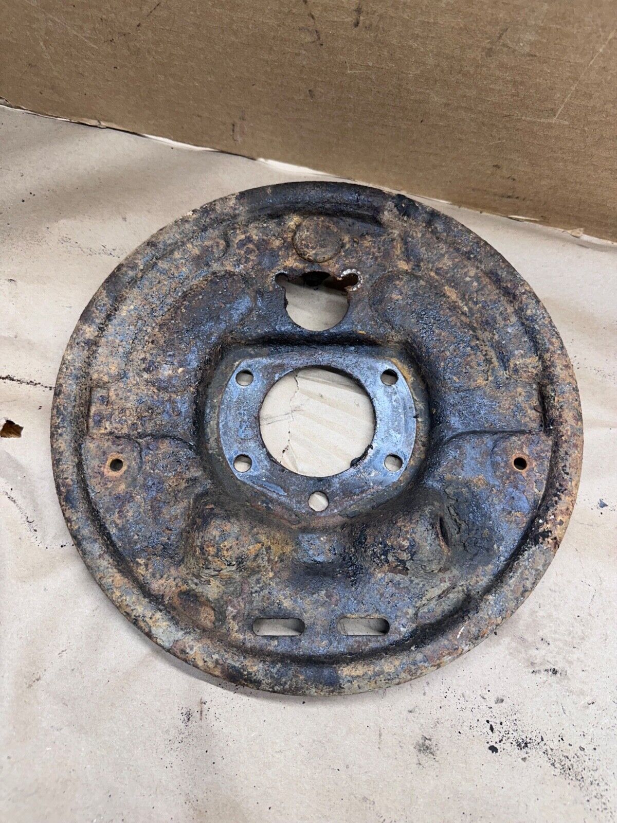 84-90 Jeep Cherokee XJ Wrangler YJ Left Backing Plate Rear Axle Dana 35 Bendix