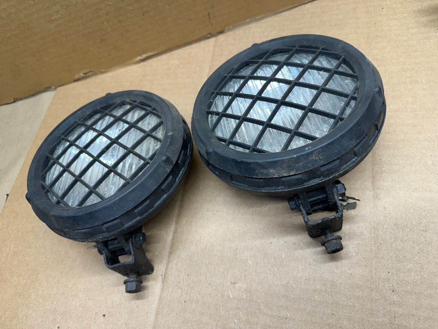 97-04 Jeep Wrangler TJ OEM OBEN Bumper Mount Foglight Pair Fog Light s w/ Covers