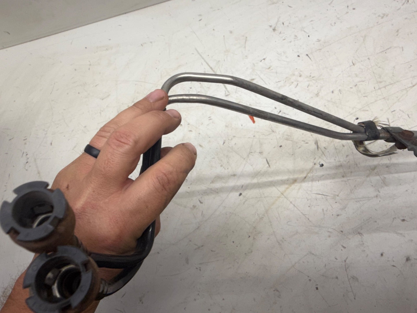 Jeep Wrangler YJ 91-95 4.0L 6 cylinder 4.0 Fuel Line Engine Rail Frame Gas Hose