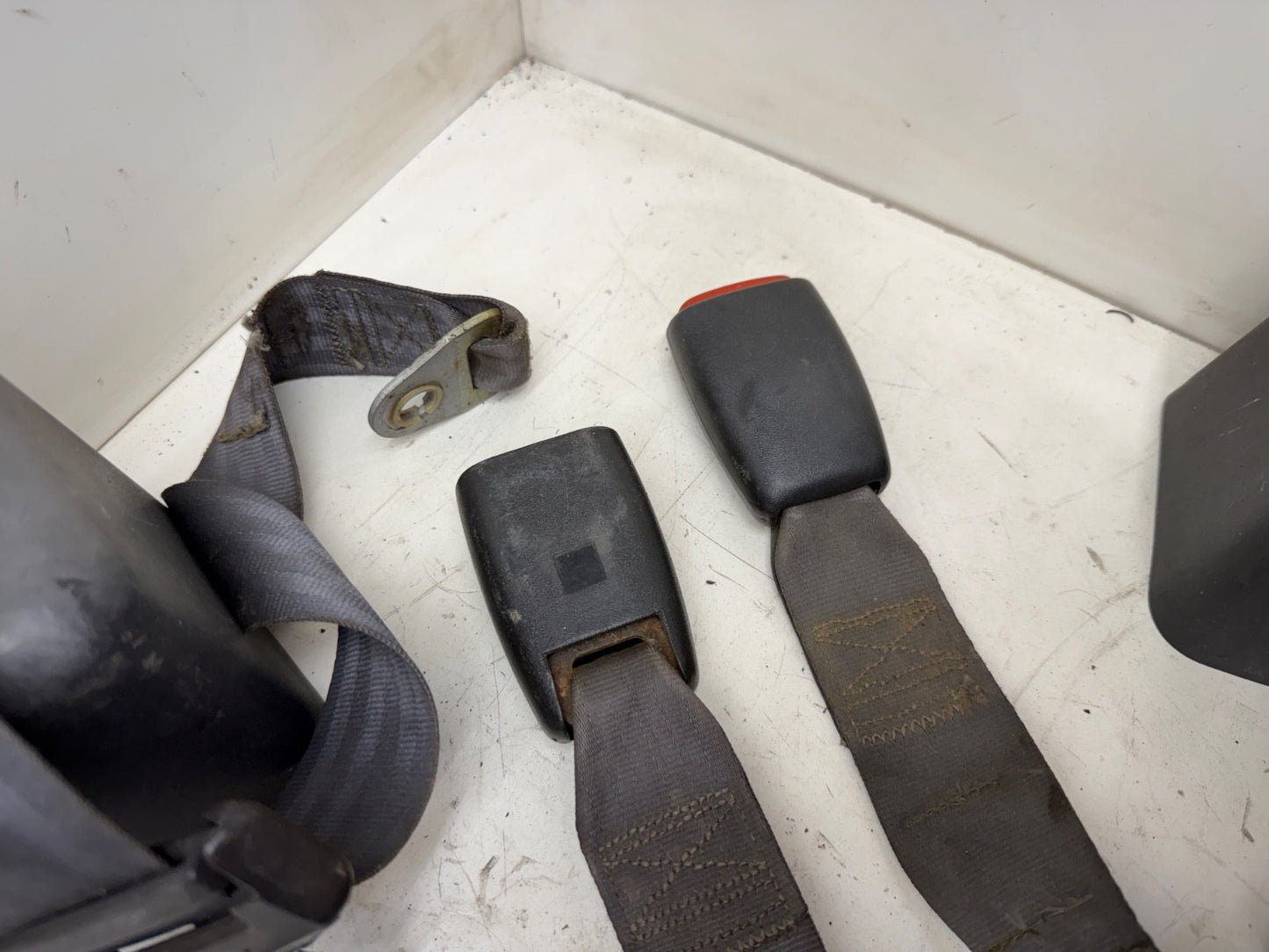 97-02 Jeep TJ Wrangler Complete SET REAR Seat Belts Belt Buckles Seatbelt Back