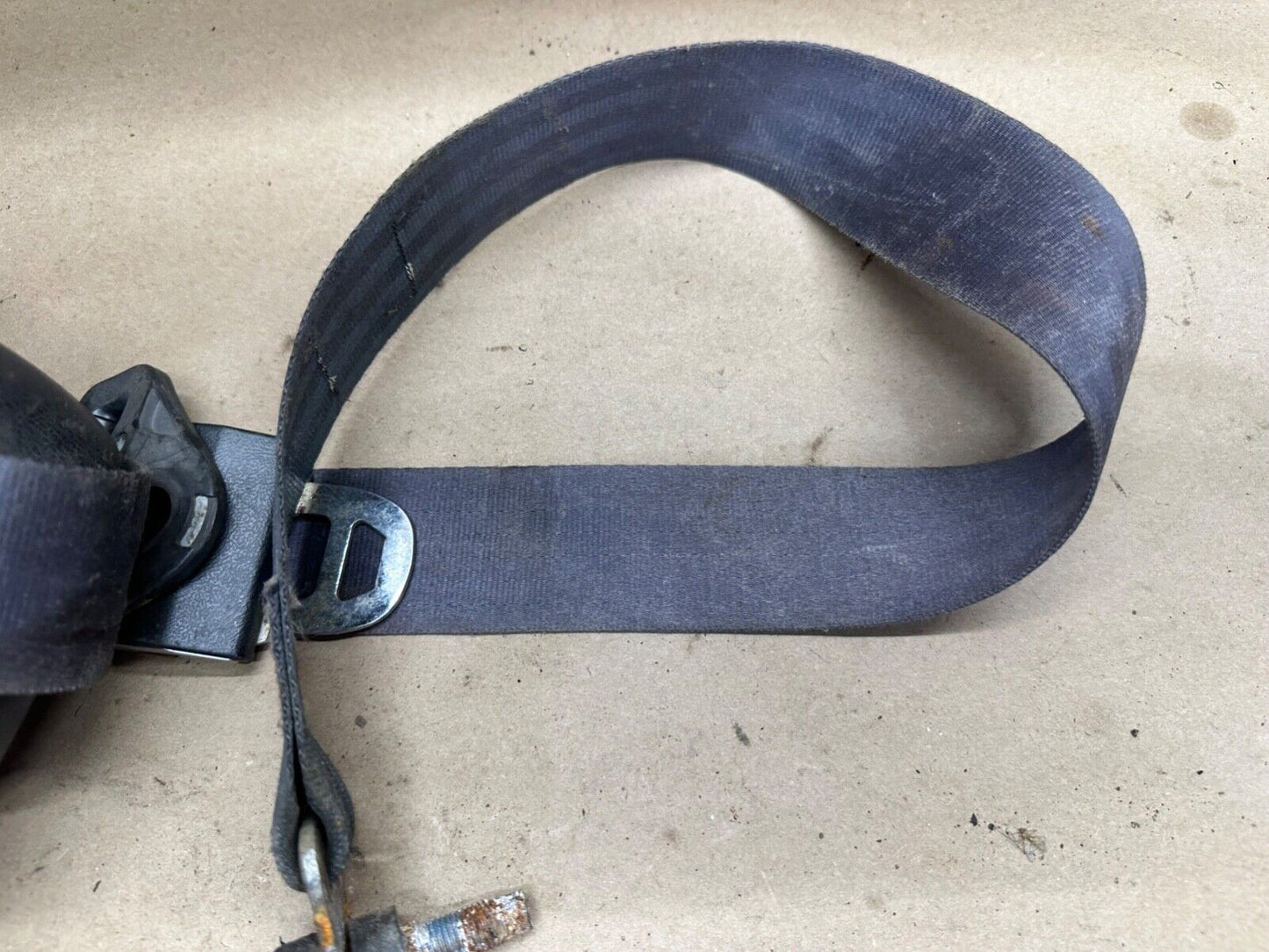 92-95 Jeep Wrangler YJ Left REAR SEAT BELT Male Retract Shoulder Seatbelt L