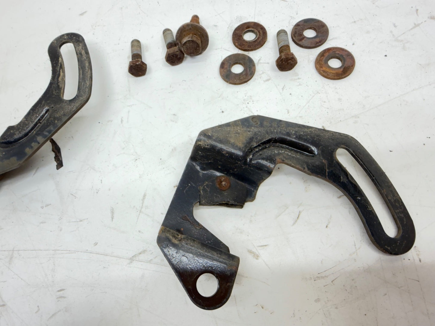 97-02 Jeep TJ Wrangler BACK SEAT BRACKETS FENDER WELL Side Rear Bracket L R OEM