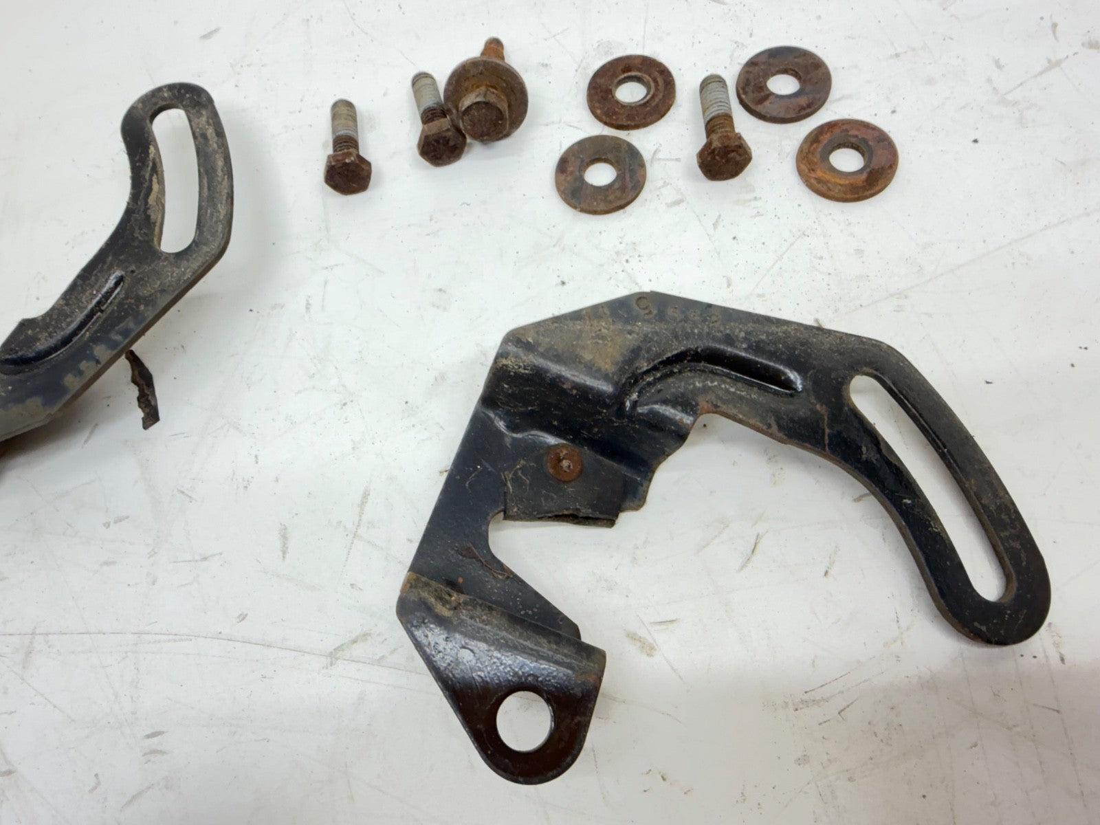97-02 Jeep TJ Wrangler BACK SEAT BRACKETS FENDER WELL Side Rear Bracket L R OEM