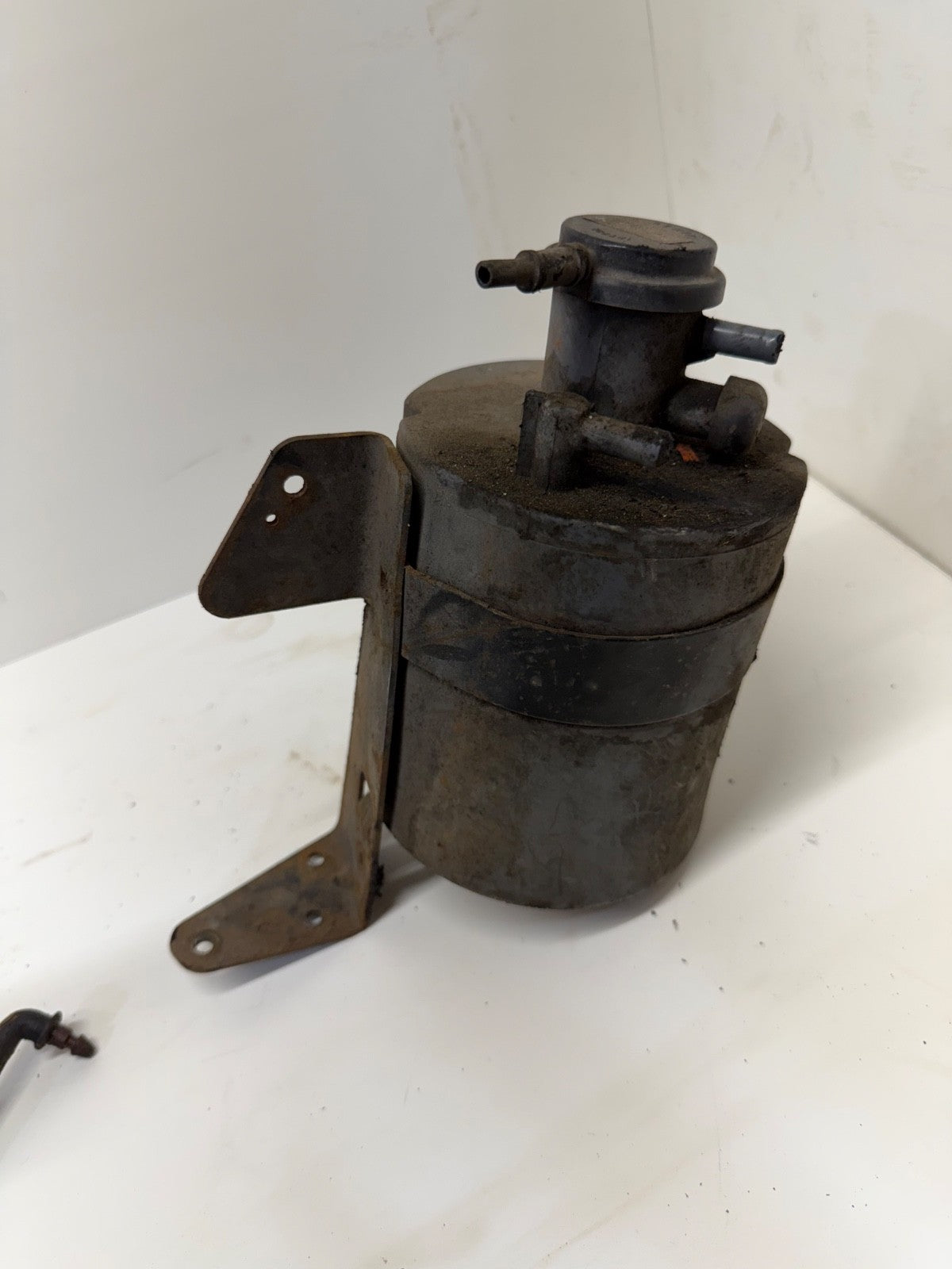 Jeep Cherokee XJ 91-95 OEM Charcoal Filter Evap Canister Bracket Mount Factory