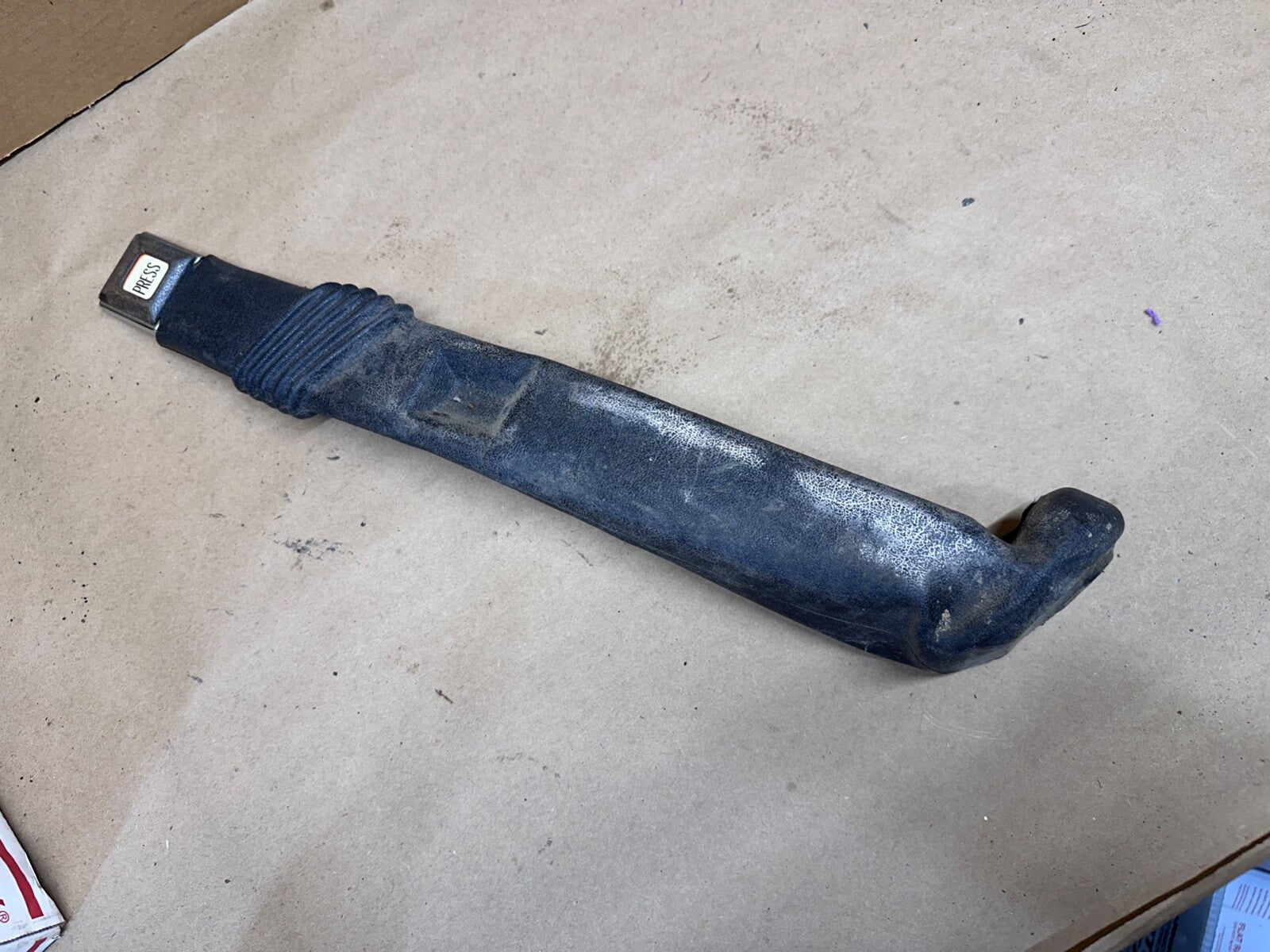 92-95 Jeep Wrangler YJ Front Passenger Right Female SeatBelt Buckle Seat Belt OE