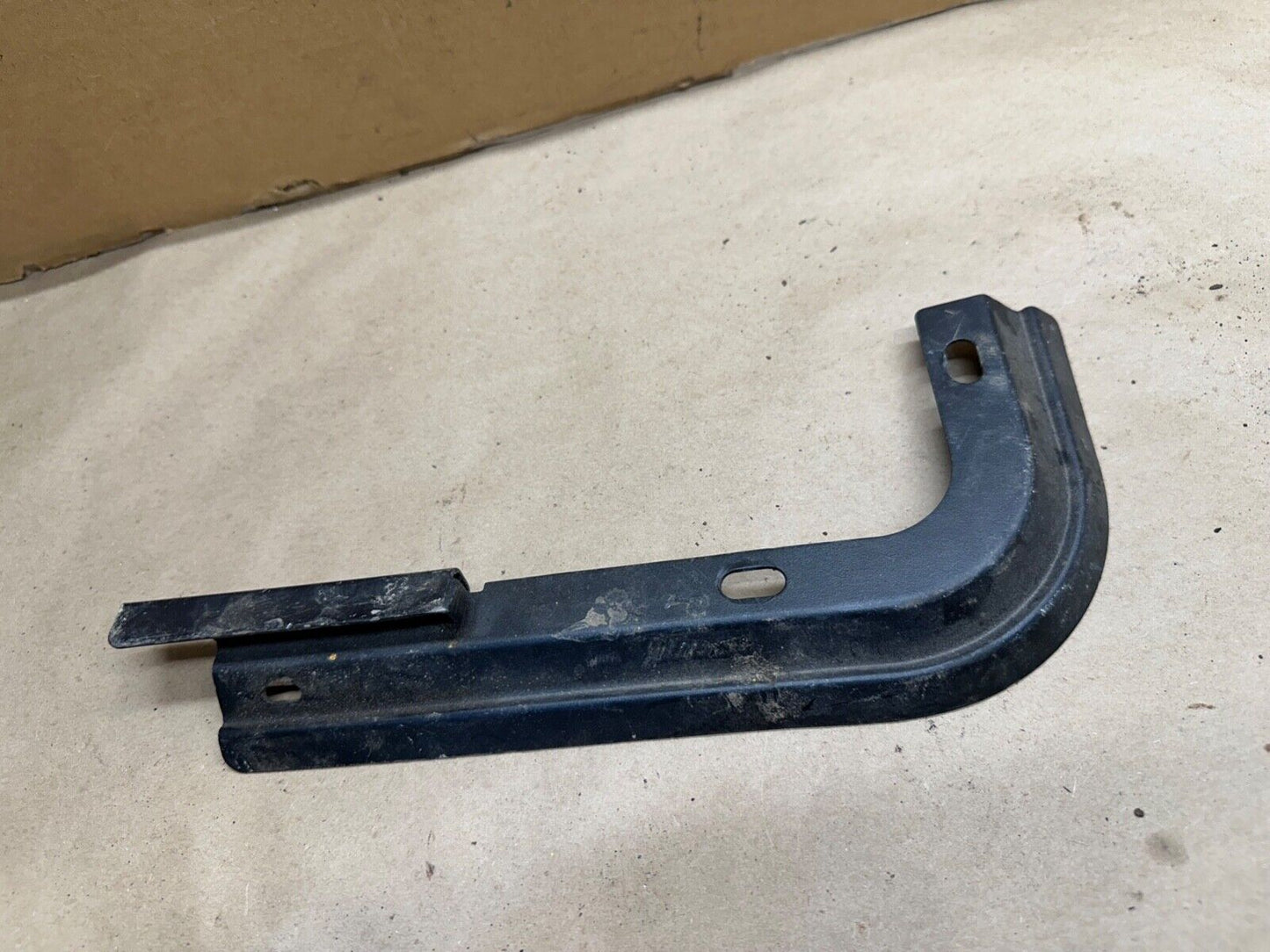 76-06 Jeep Wrangler Soft Top Rear Corner Track YJ Corner Trim Brackets Right Pas