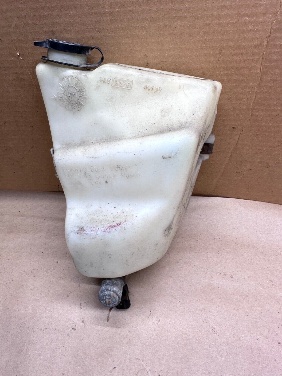 92-95 Jeep Wrangler YJ Single Pump Washer Bottle Reservoir Front Windshield OEM