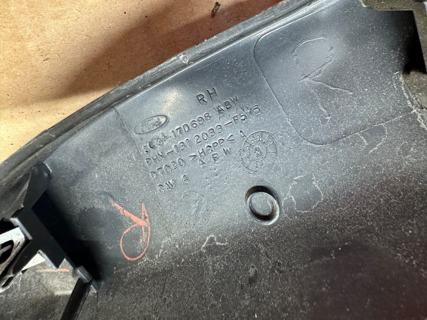 1999-2007 F-250 F-350 Super Duty RH Right Passenger Door Mirror Bolt Cover Trim