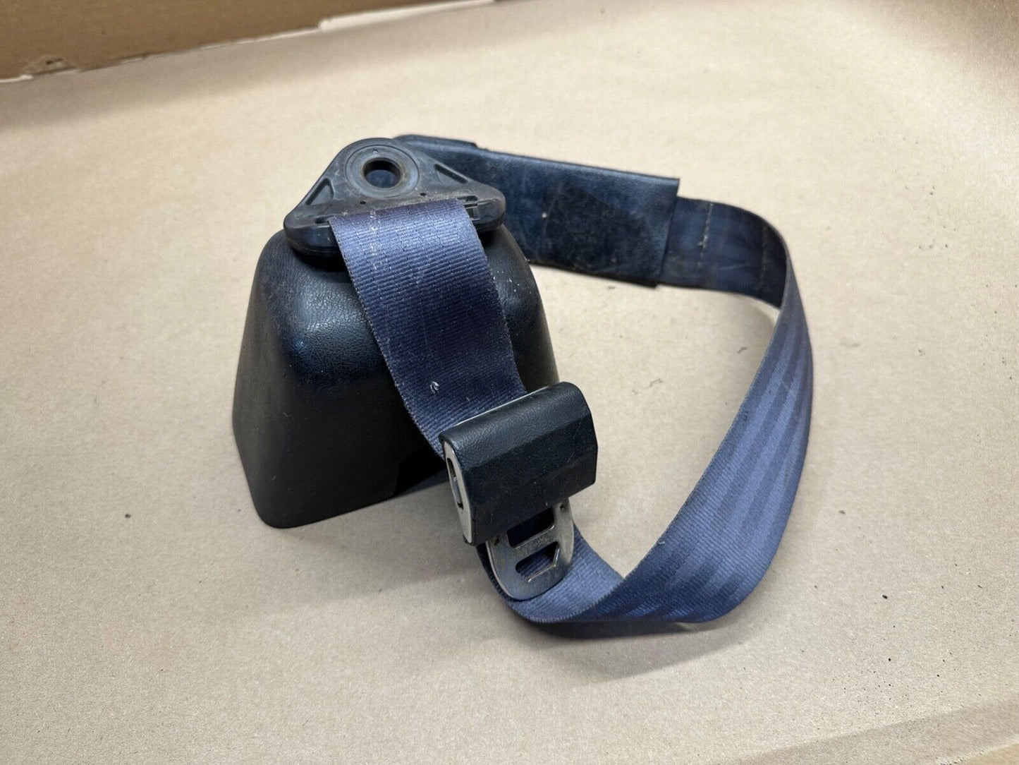 92-95 Jeep Wrangler YJ Left REAR SEAT BELT Male Retract Shoulder Seatbelt L