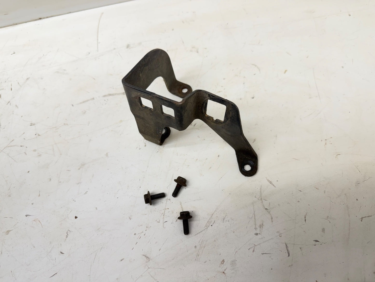 91-02 Jeep Wrangler TJ 4.0 L Throttle Cable Bracket 6 cylinder Mount OEM Factory