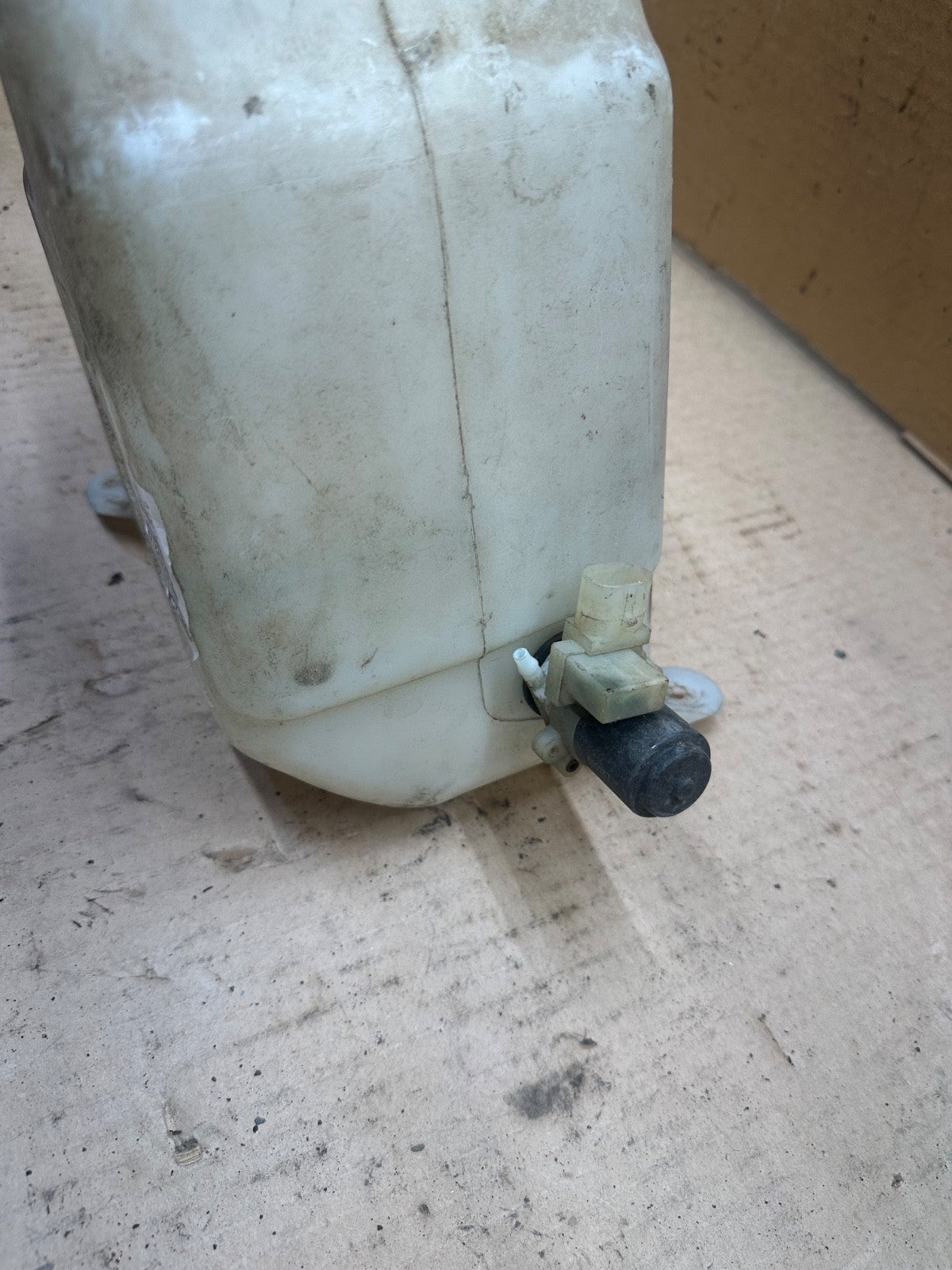 97-02 Jeep TJ Wrangler Single Pump Windshield Washer Reservoir Soft Top 55154804