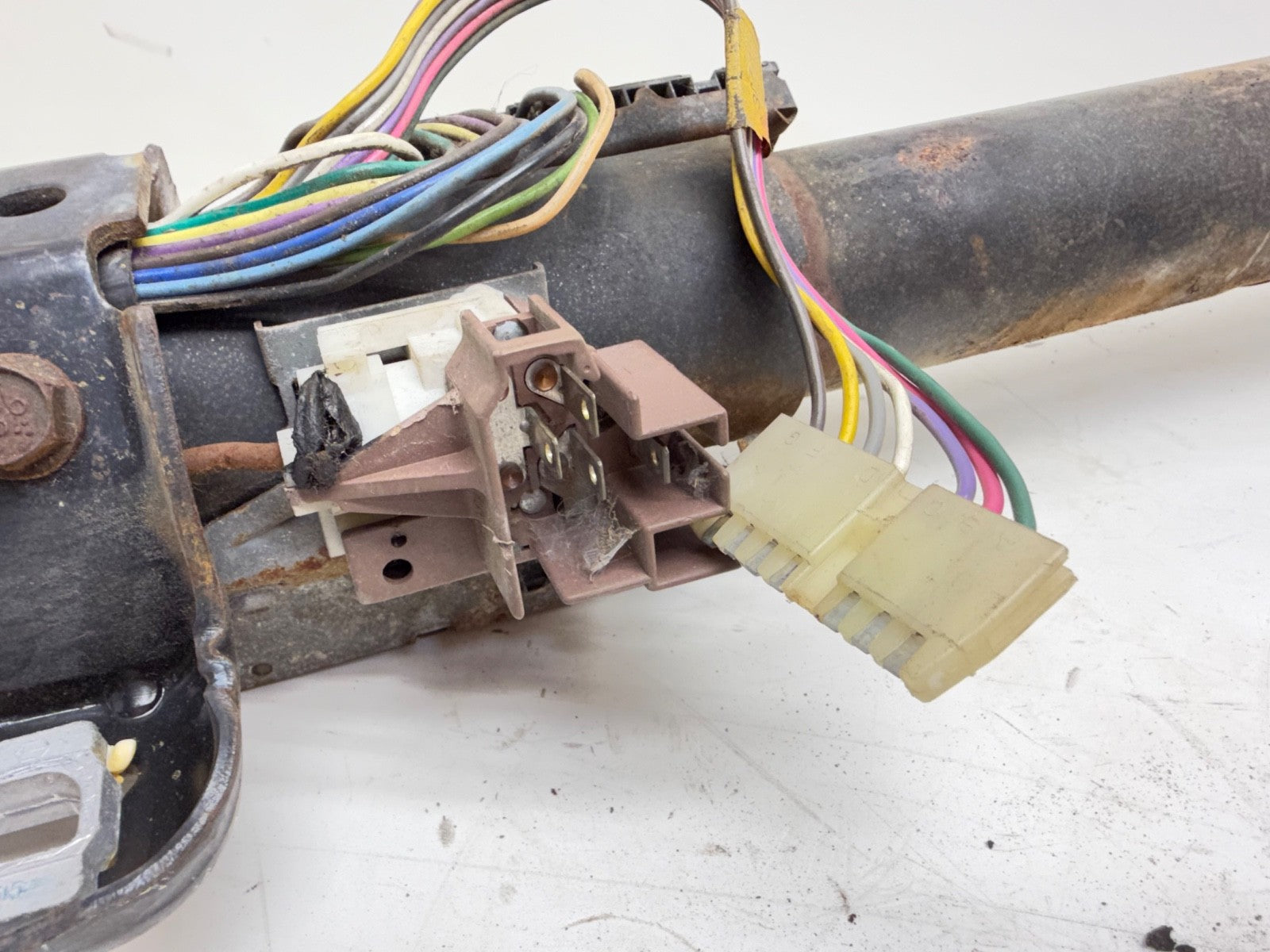 Jeep Wrangler YJ 87-95 Gray Standard Tilt Steering Column  w/Key Manual