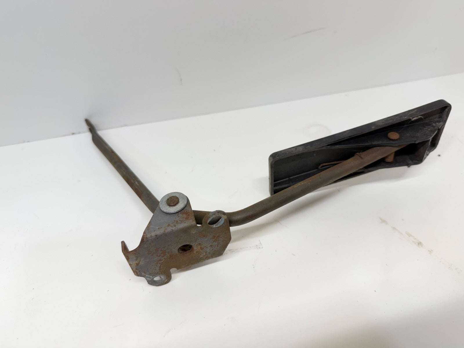 Jeep Cherokee XJ 84-96 OEM Fuel Gas Accelerator Pedal Throttle Petal Go Factory