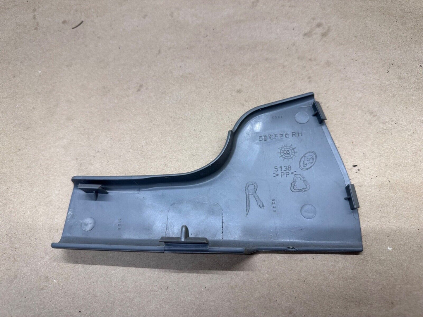 02-2007 Liberty KJ Right Passenger Front Seat Outer Recliner Trim Cover 586530RH