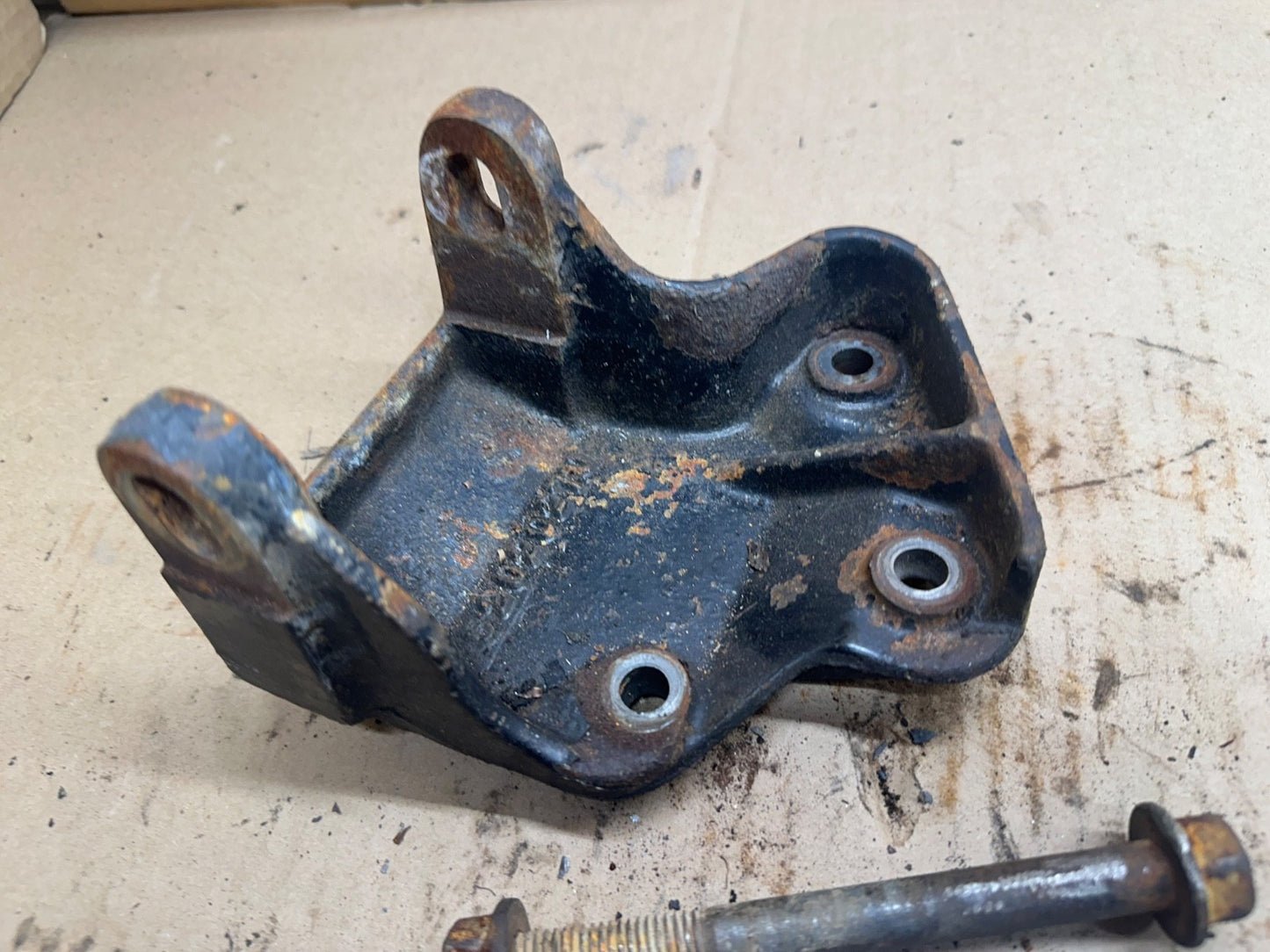 Jeep Wrangler Tj 97-99 4.0 6 Cyl Engine Motor Mount OEM Right Side 52020270