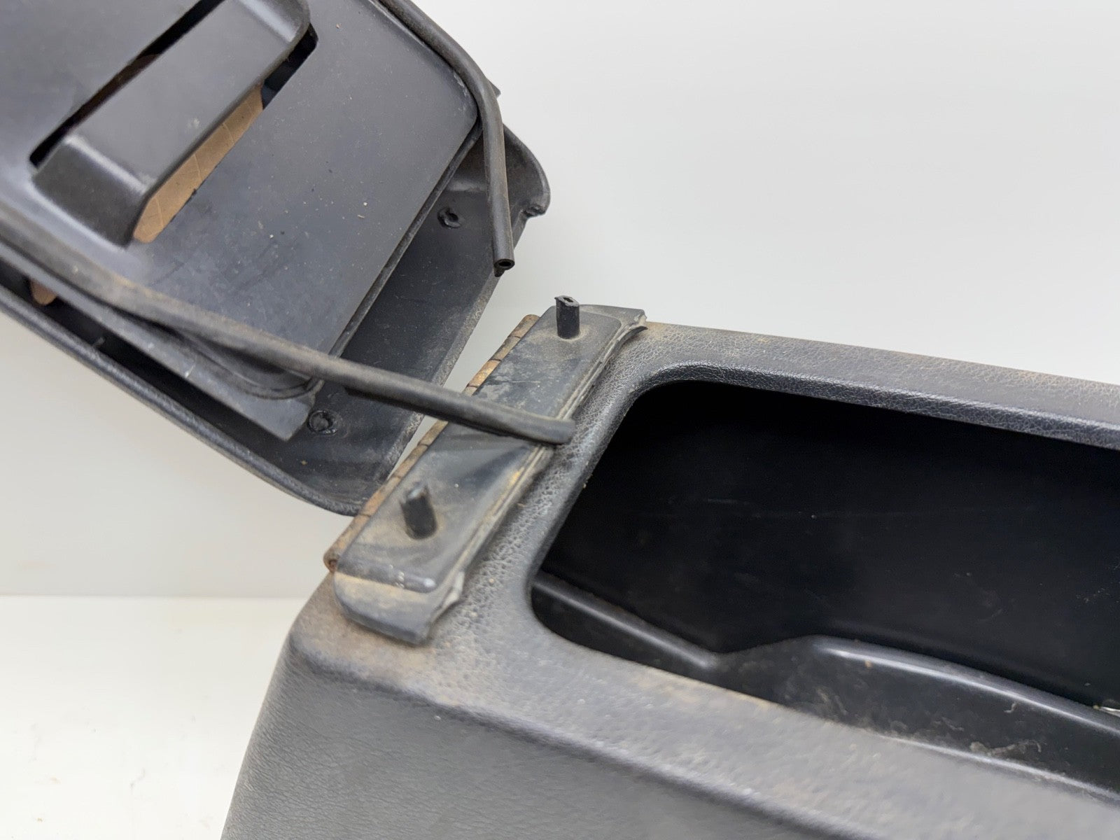 BROKEN LID 91-95 Jeep Wrangler YJ Interior Center Console Grey Gray OEM Factory