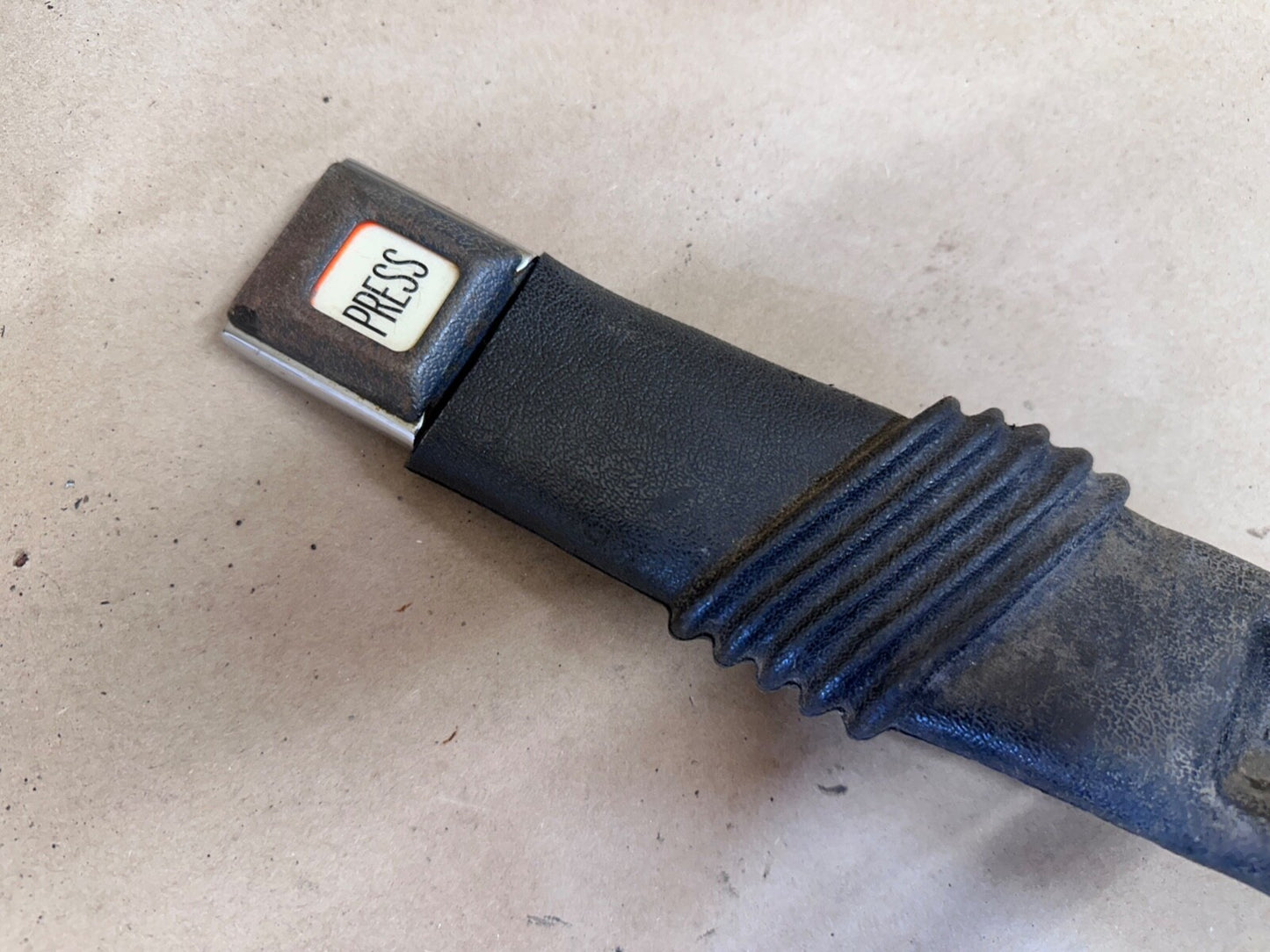 92-95 Jeep Wrangler YJ Front Passenger Right Female SeatBelt Buckle Seat Belt OE