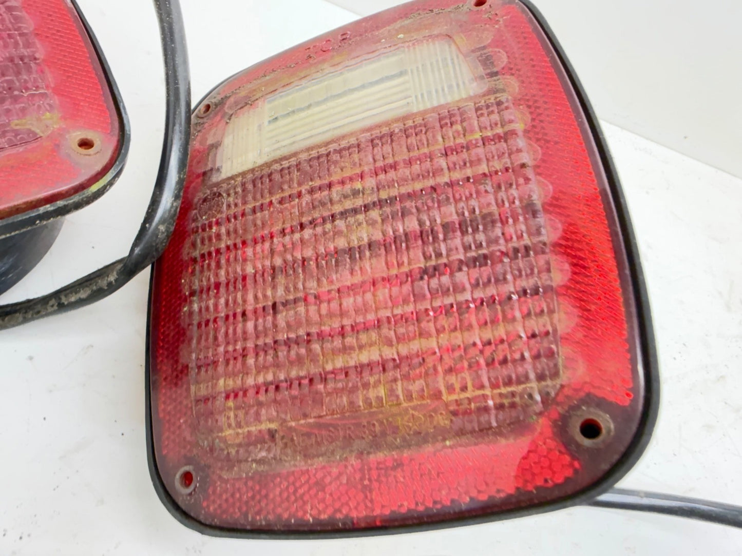 92-95 Jeep YJ Wrangler Tail Light Taillight Driver Passenger light Lights OEM