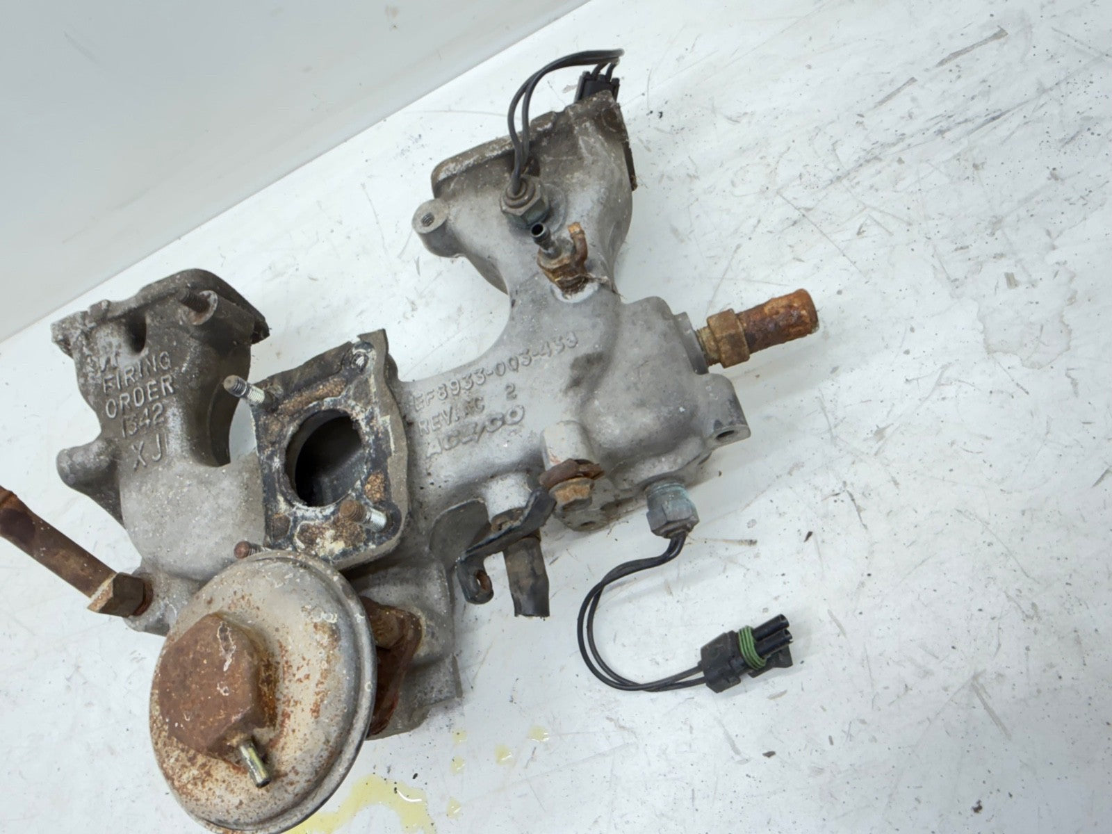 Jeep Wrangler YJ Cherokee XJ 84-90 TBI Throttle Body Intake Manifold 2.5L