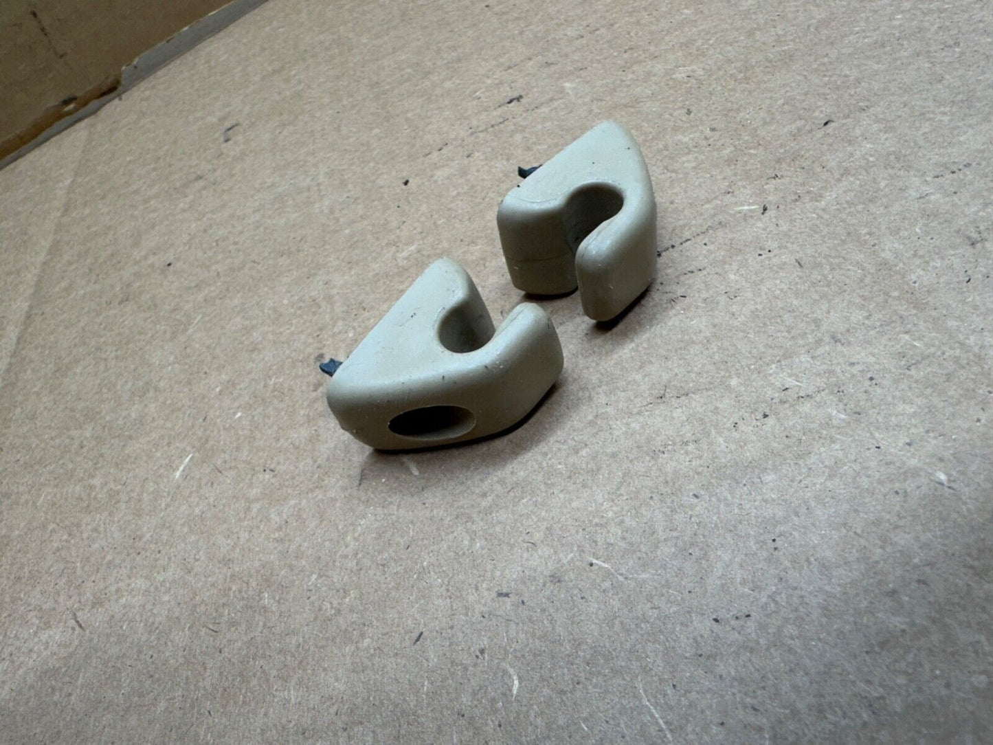 97-01 Jeep Cherokee XJ OEM Sun Visor Retaining Clips Pair Beige W/ Hardware Tan