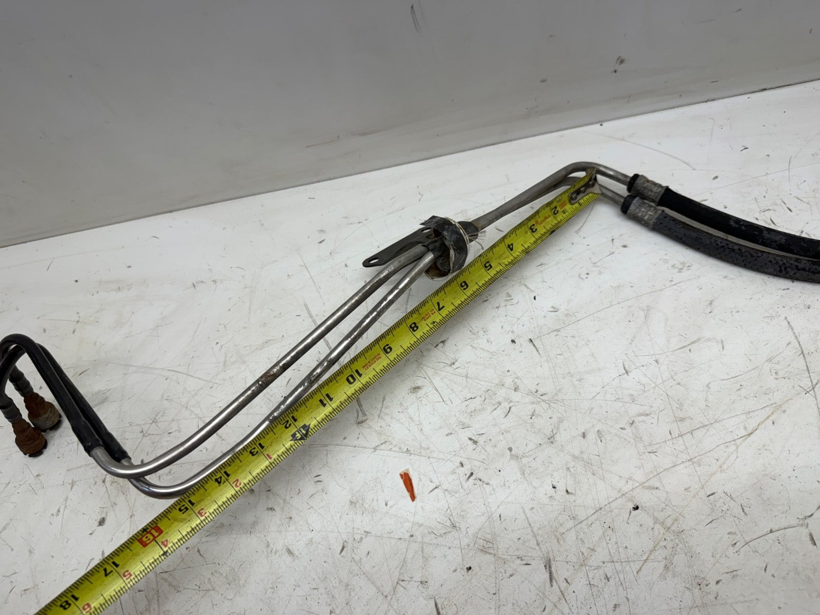 Jeep Wrangler YJ 91-95 4.0L 6 cylinder 4.0 Fuel Line Engine Rail Frame Gas Hose