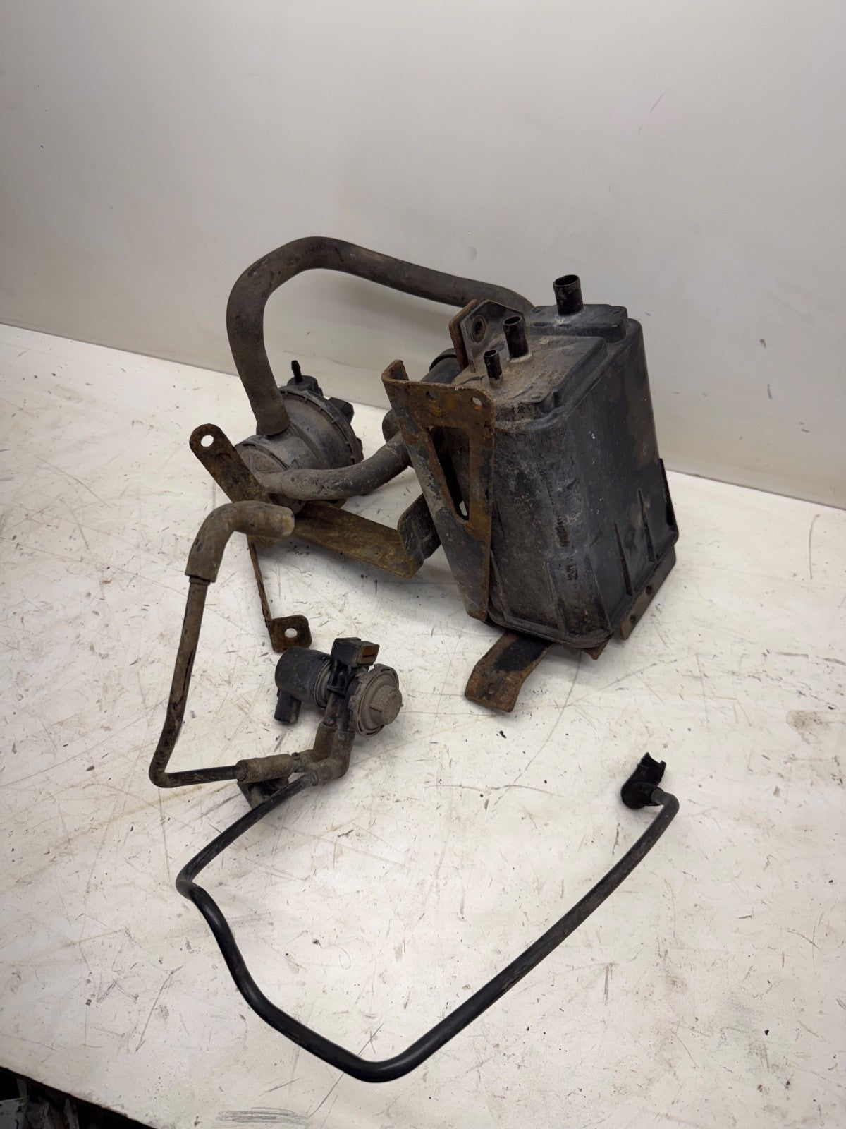 Jeep Wrangler TJ 98-02 Fuel Vapor Charcoal Canister Evap Pump Emissions Emission