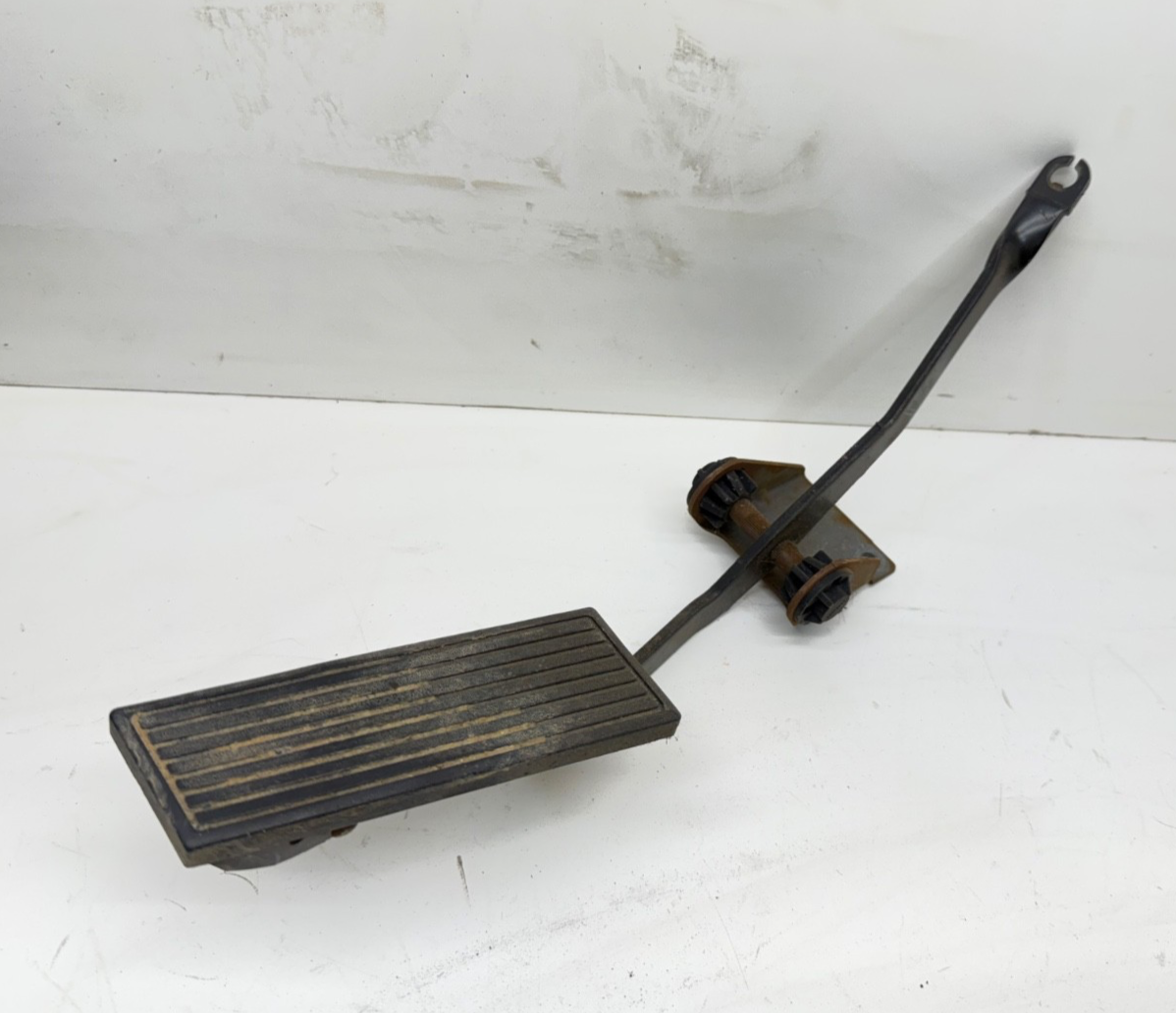Jeep Wrangler TJ 97-06 Gas Accelerator Pedal Throttle Bracket Firewall Petal OEM