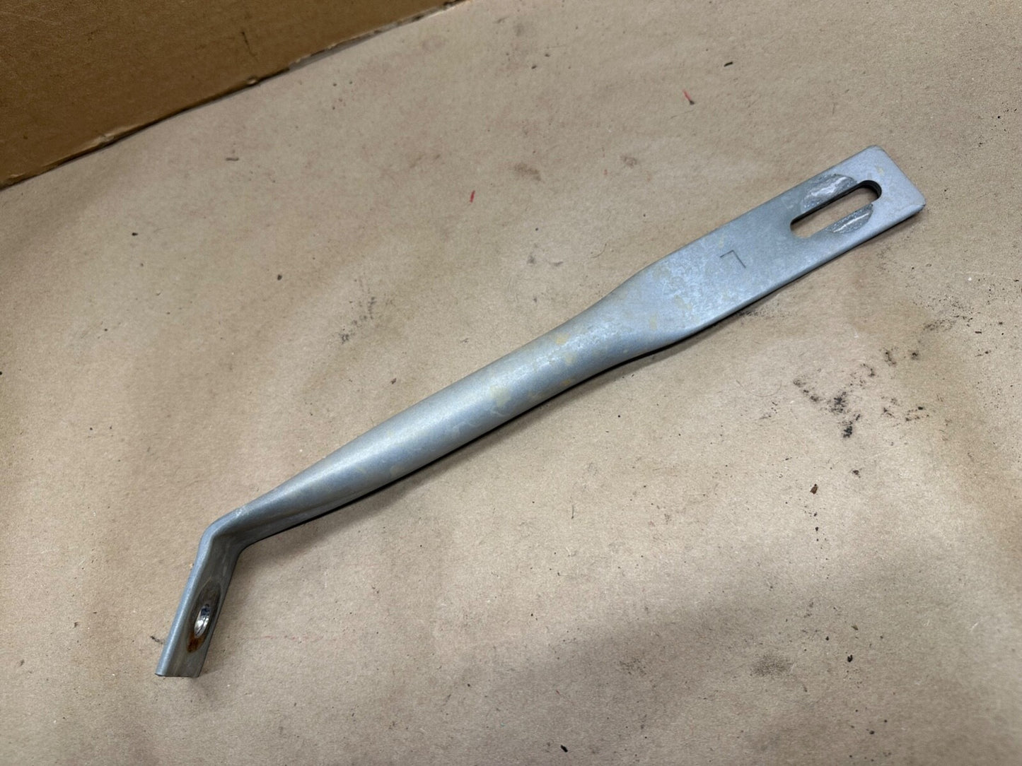 2007-2011 Ford Crown Victoria Left Front Fender Support Bracket Brace OEM Vic LF