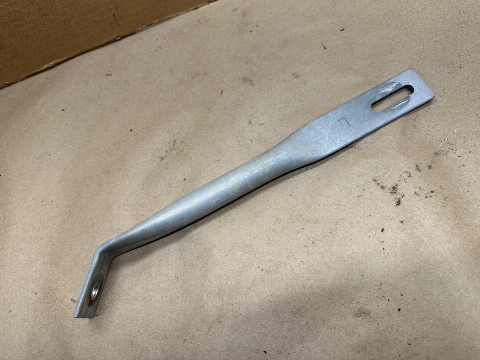 2007-2011 Ford Crown Victoria Left Front Fender Support Bracket Brace OEM Vic LF