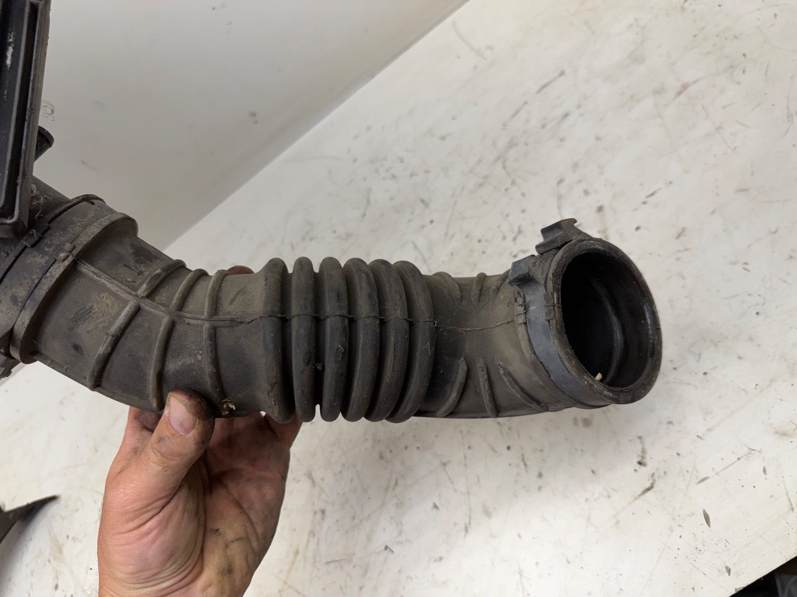 53006276 Engine Air Filter Hose for 2.5L Jeep Wrangler YJ 91-95 Air Box LID OEM