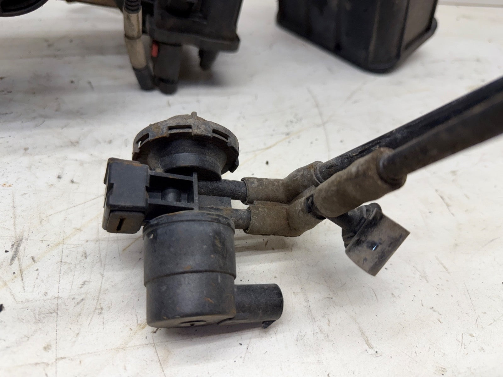 Jeep Wrangler TJ 98-02 Fuel Vapor Charcoal Canister Evap Pump Emissions Emission