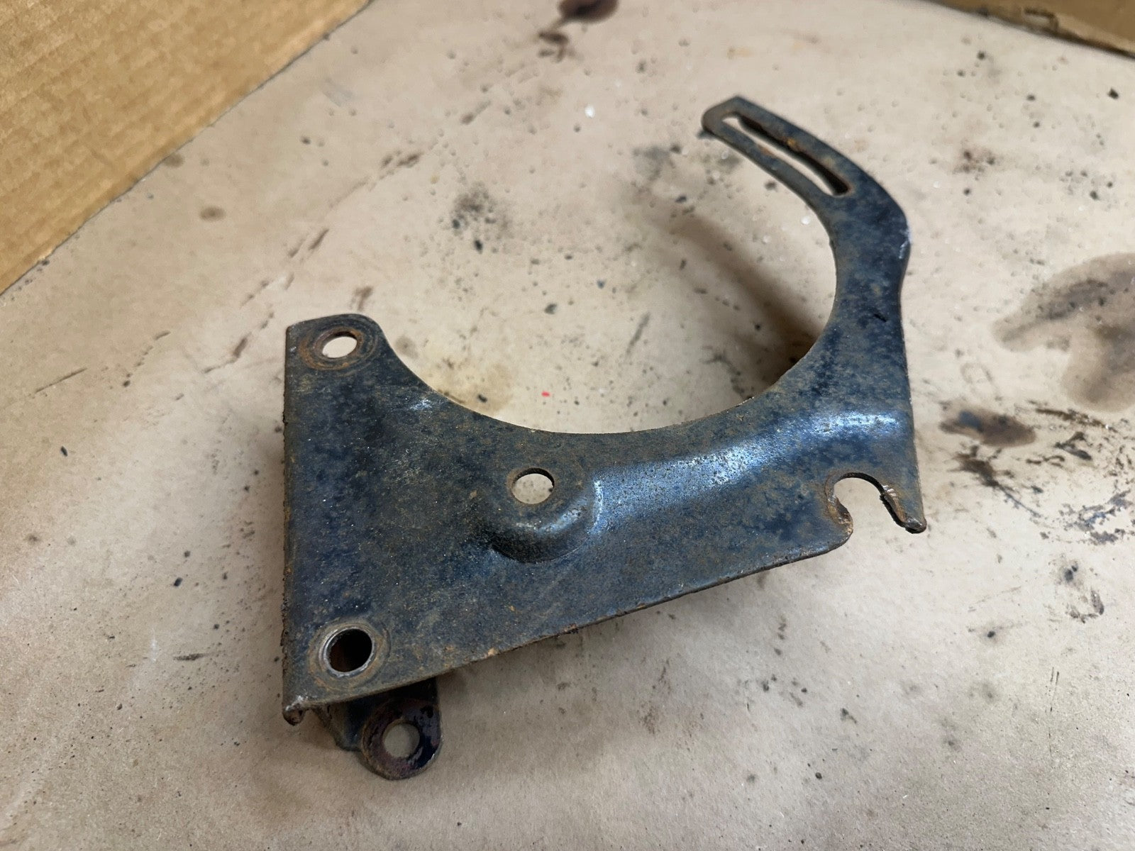 Jeep Wrangler YJ CJ 76-90 OEM 4.2L 2.5 Alternator Engine Mounting Bracket Mount