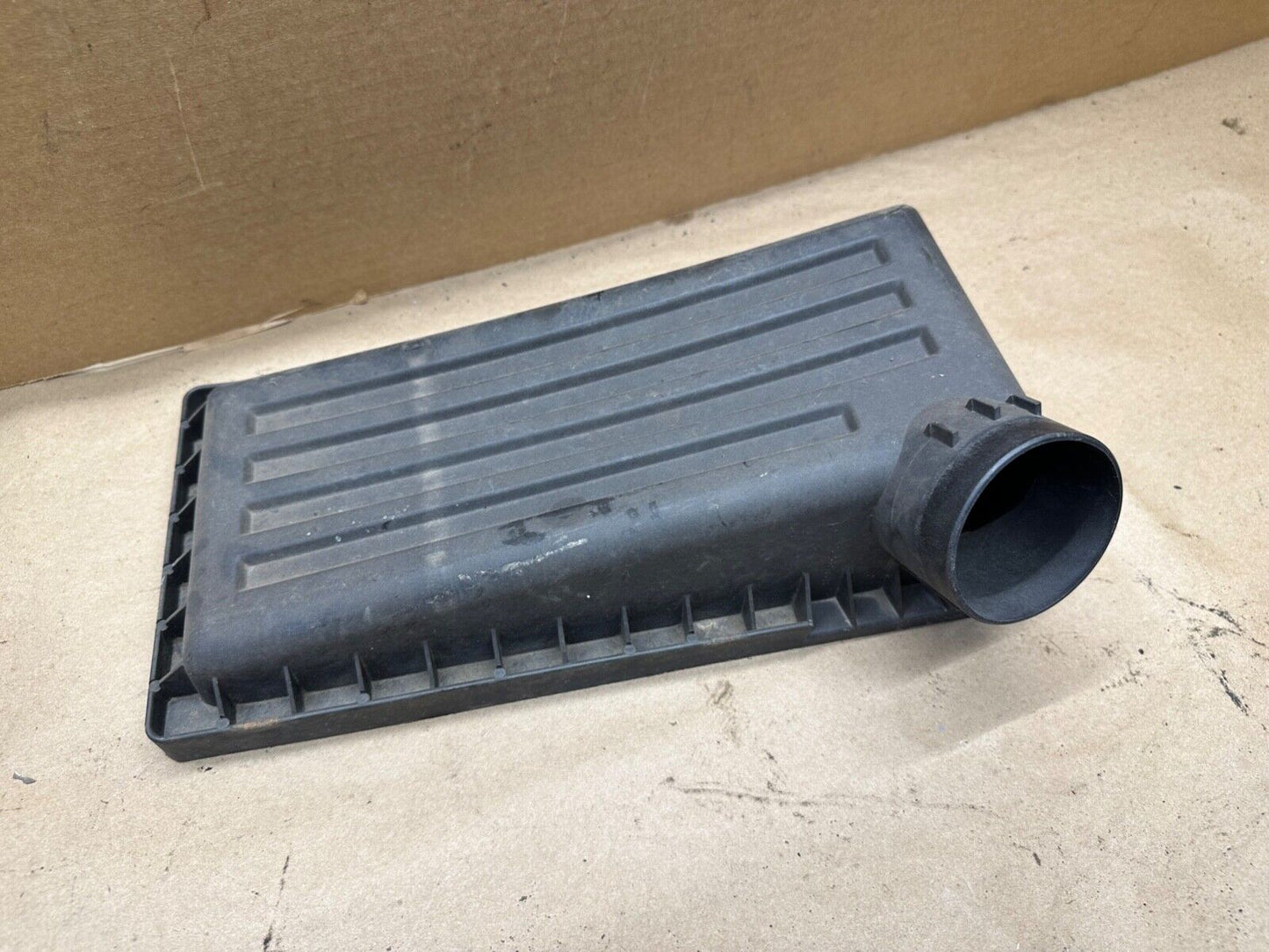 97-04 Jeep Wrangler TJ Air Cleaner Lid 4.0 2.5 2.5L 4.0L Box Cap Top Filter OEM