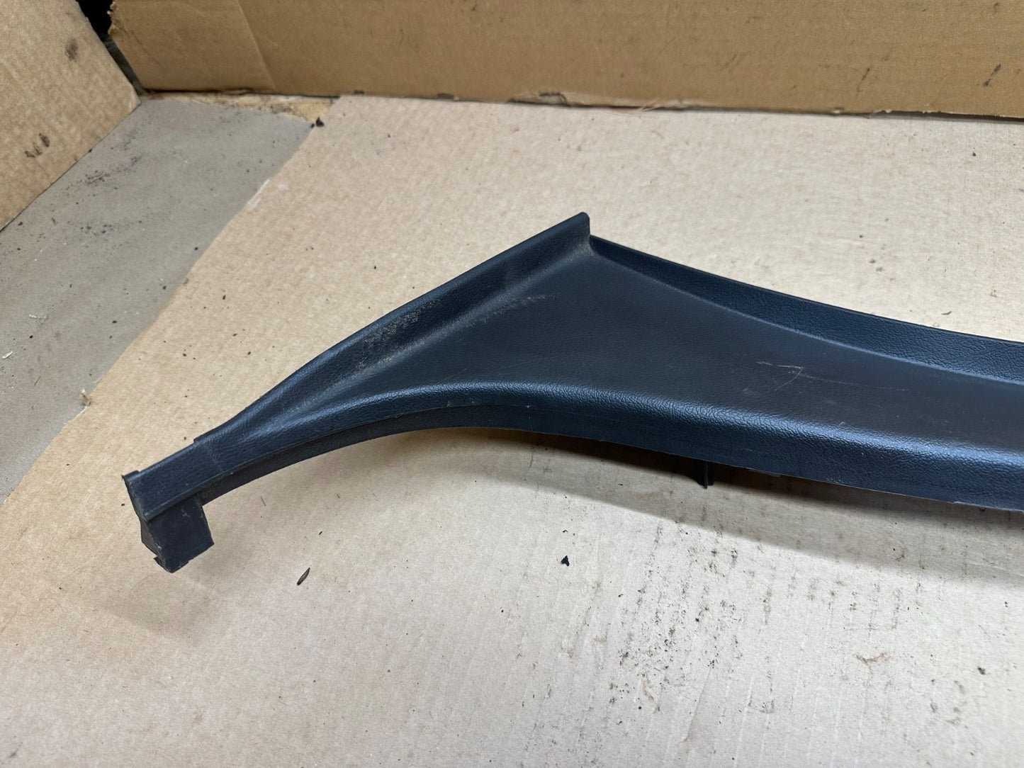 2003-2011 FORD CROWN VICTORIA LEFT REAR INNER LOWER QUARTER TRIM DARK GRAY/Black