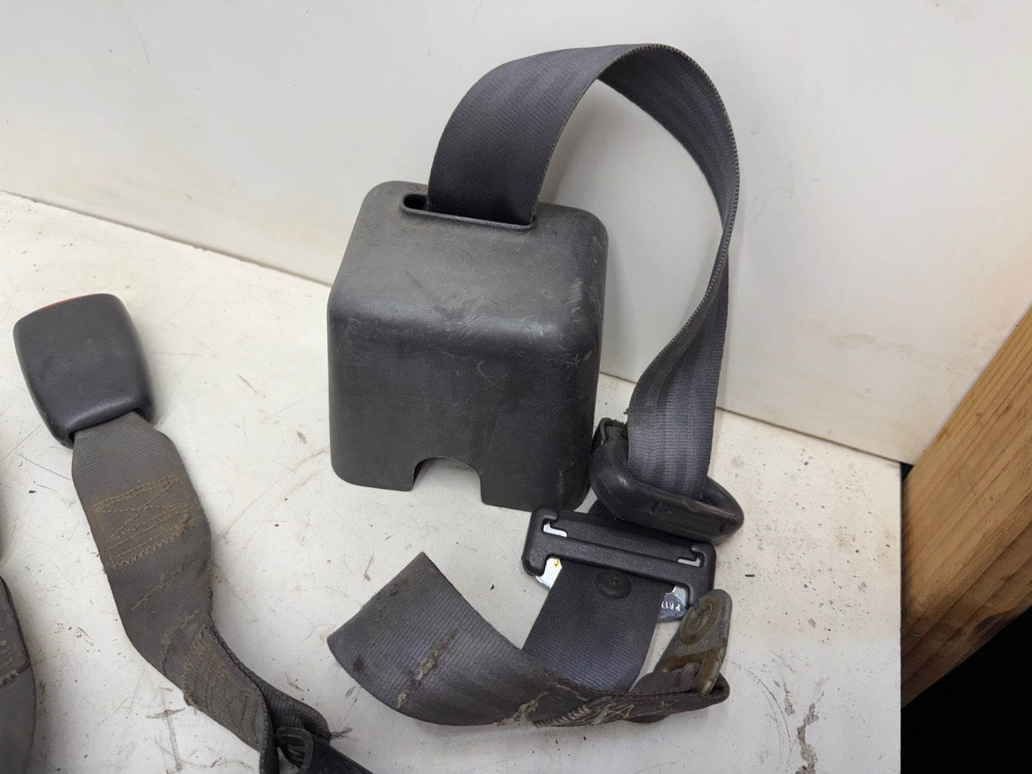 97-02 Jeep TJ Wrangler Complete SET REAR Seat Belts Belt Buckles Seatbelt Back
