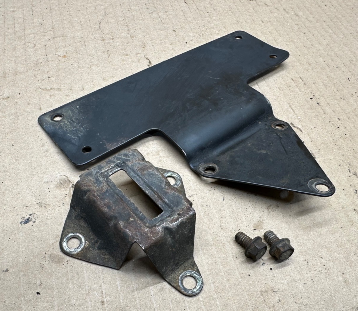 Jeep Wrangler YJ Cj7 82-90 4.2 6 Cyl Air Cleaner Valve Cover Bracket Mount OEM