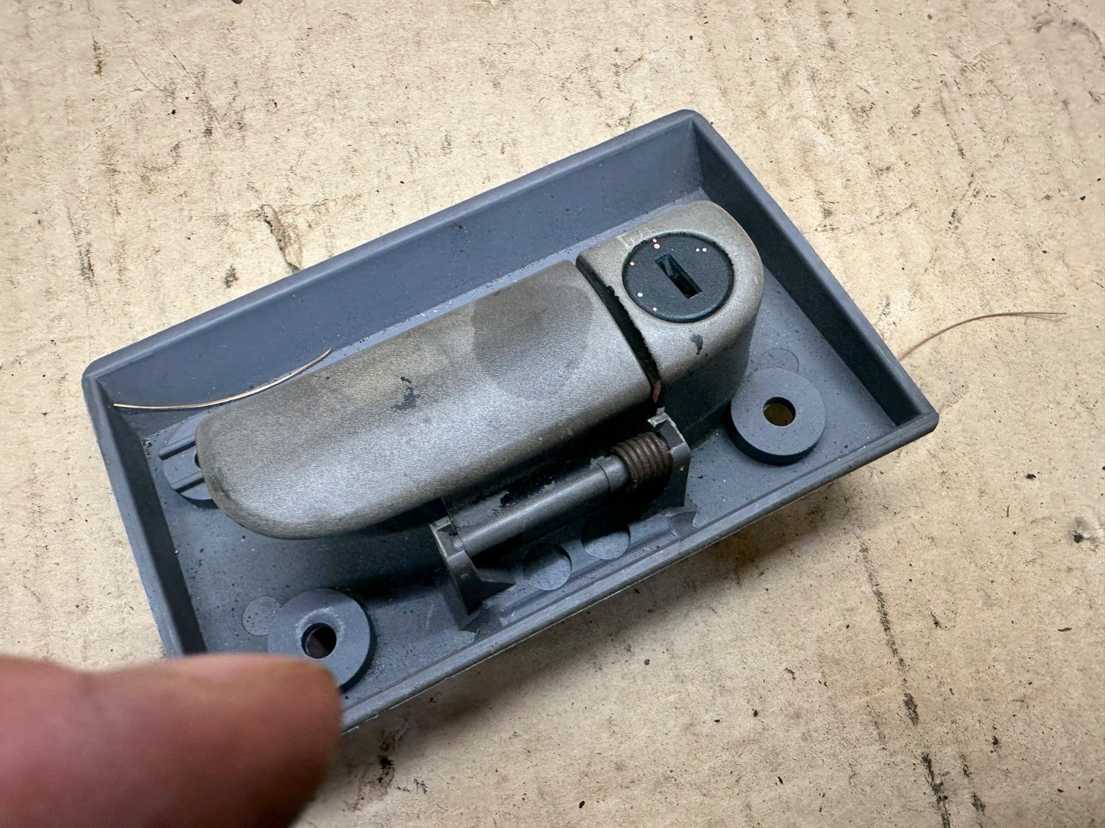 Jeep Wrangler TJ 97-06 Glove Box Handle Latch Assy OEM 55115172 Pull