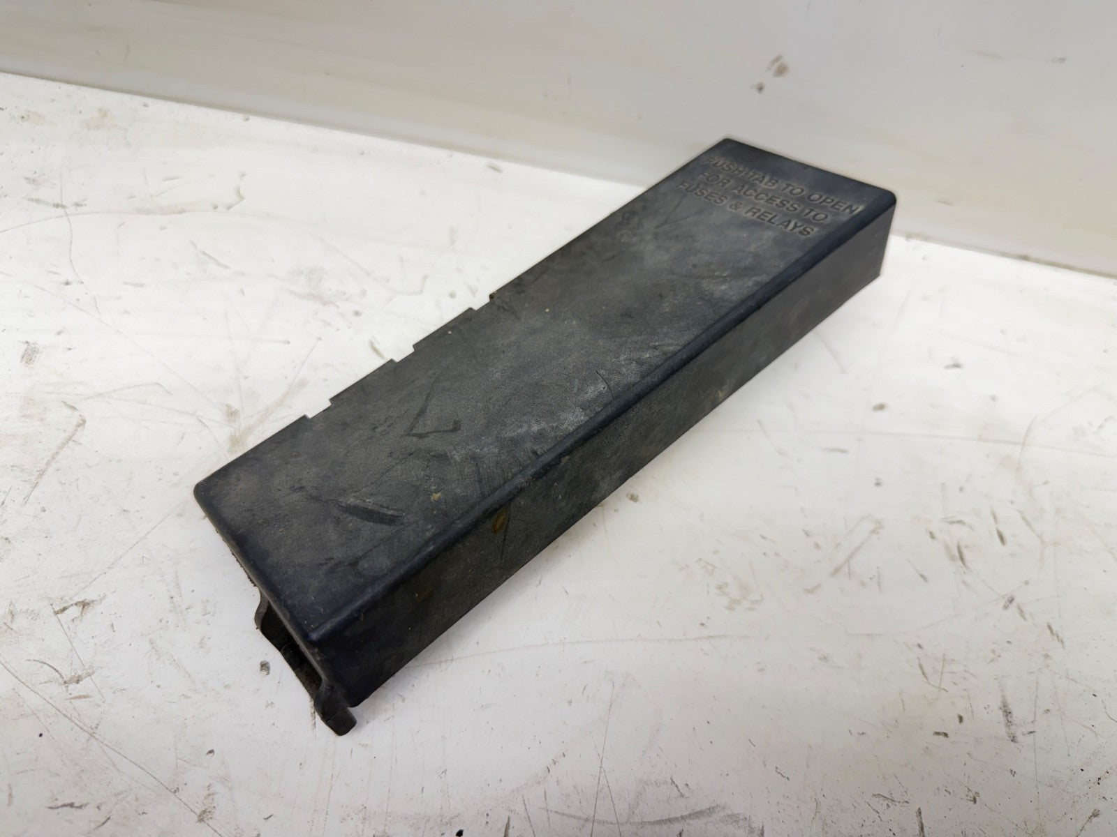 Jeep Wrangler YJ 91-95 Under Hood Fuse Block Relay Panel Cover OEM 56017145