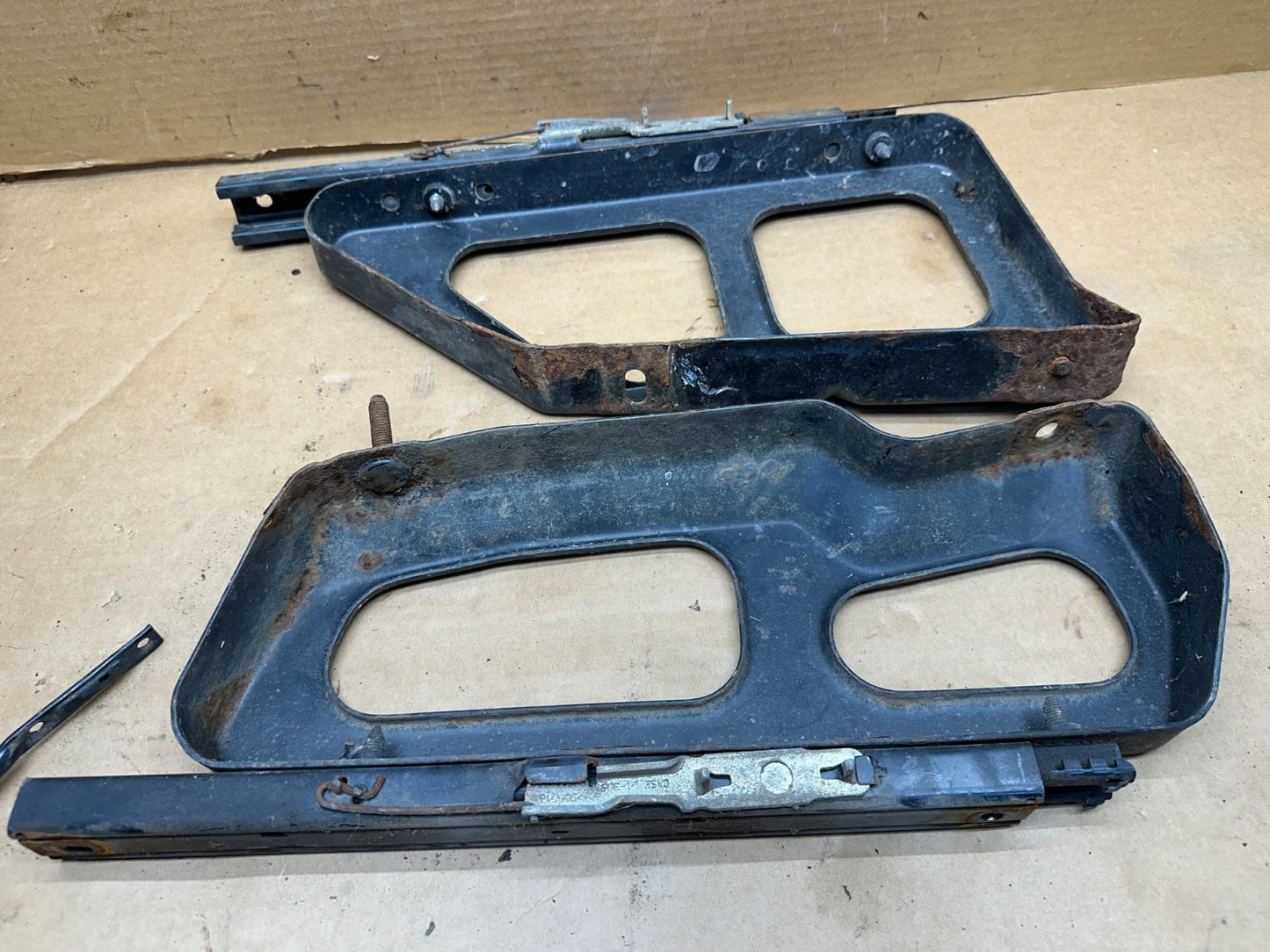91-95 Driver Side Left Jeep Wrangler YJ Front SEAT MOUNT BRACKET Slider Mounting