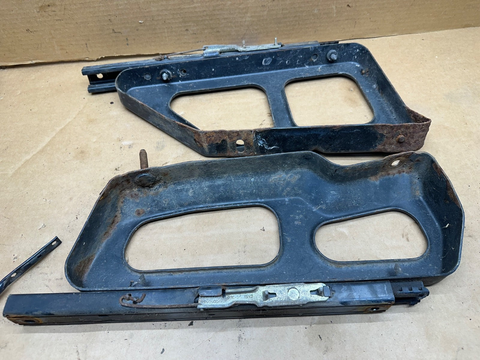 91-95 Driver Side Left Jeep Wrangler YJ Front SEAT MOUNT BRACKET Slider Mounting