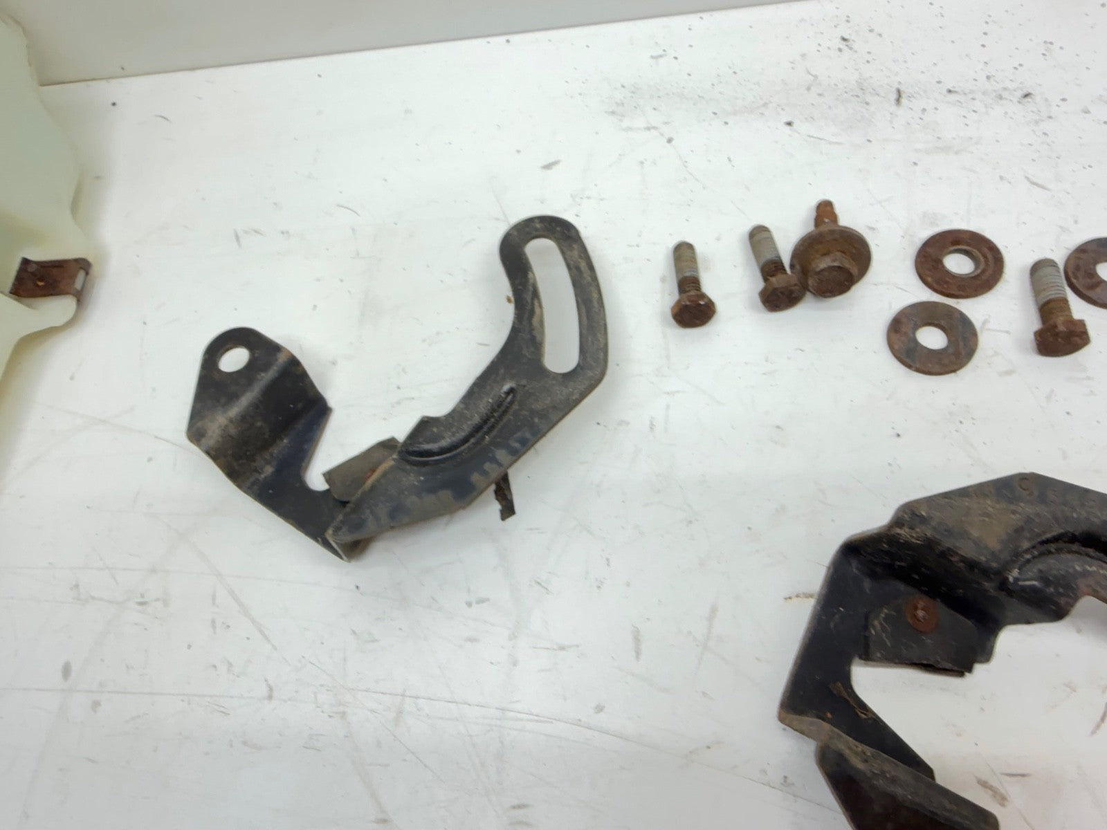 97-02 Jeep TJ Wrangler BACK SEAT BRACKETS FENDER WELL Side Rear Bracket L R OEM