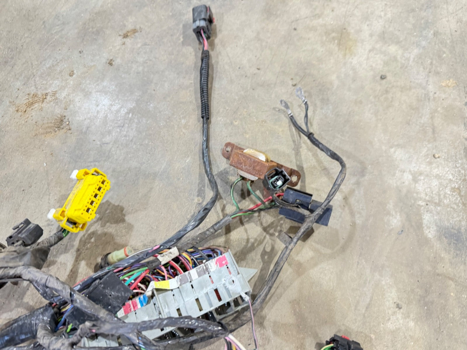 01 Jeep TJ Wrangler Interior Fusebox Crossbody Wire Harness Soft Top Under Dash