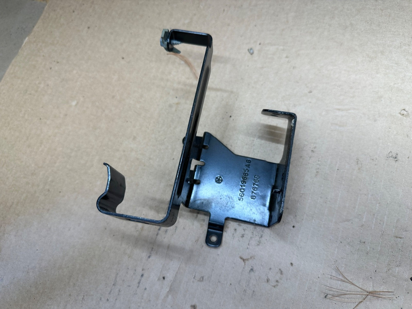 Jeep   Wrangler TJ 97-06 Under Dash Bulkhead Mount Bracket Factory 56019685AB OE